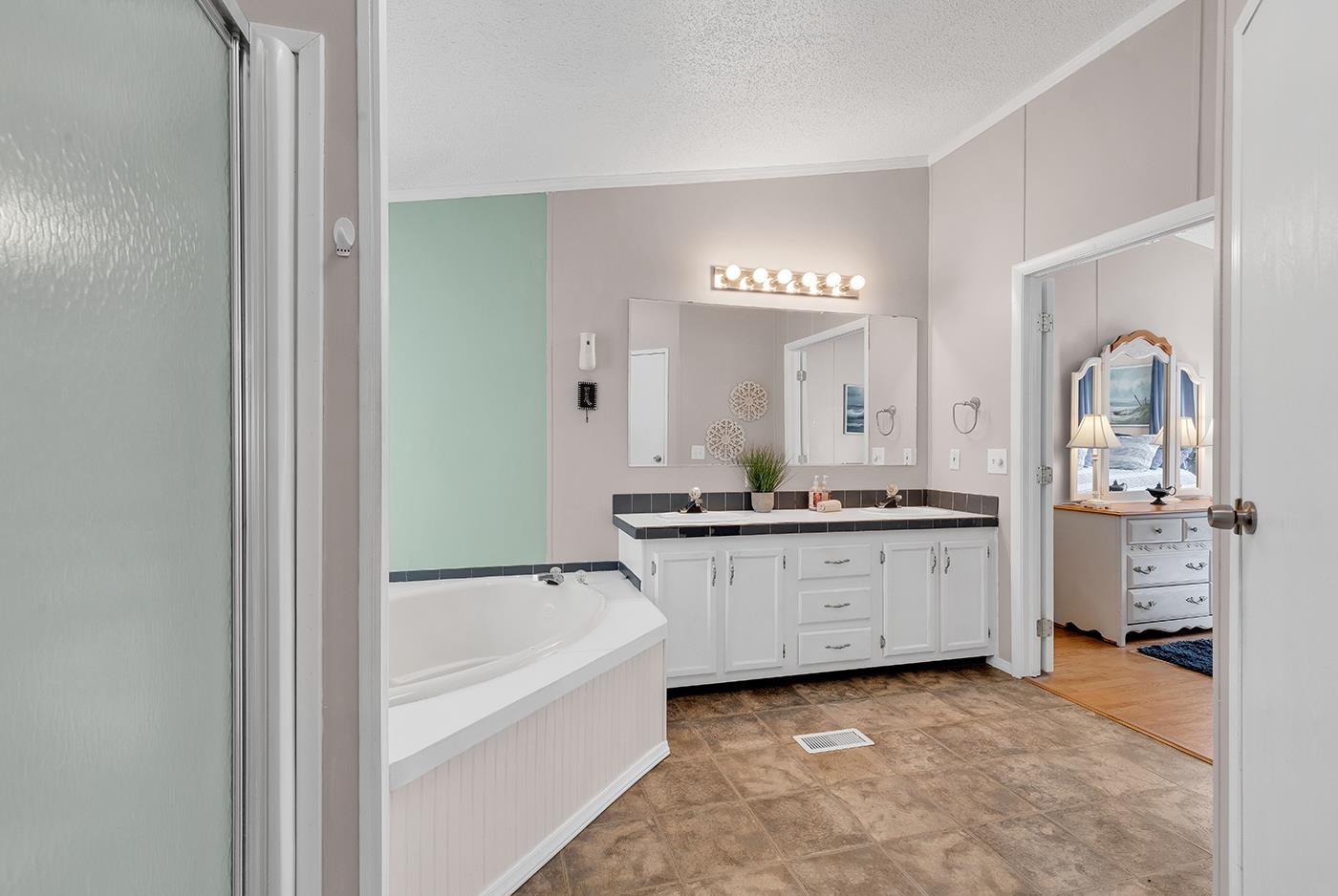 153 Queens Rd. Property Photo 22