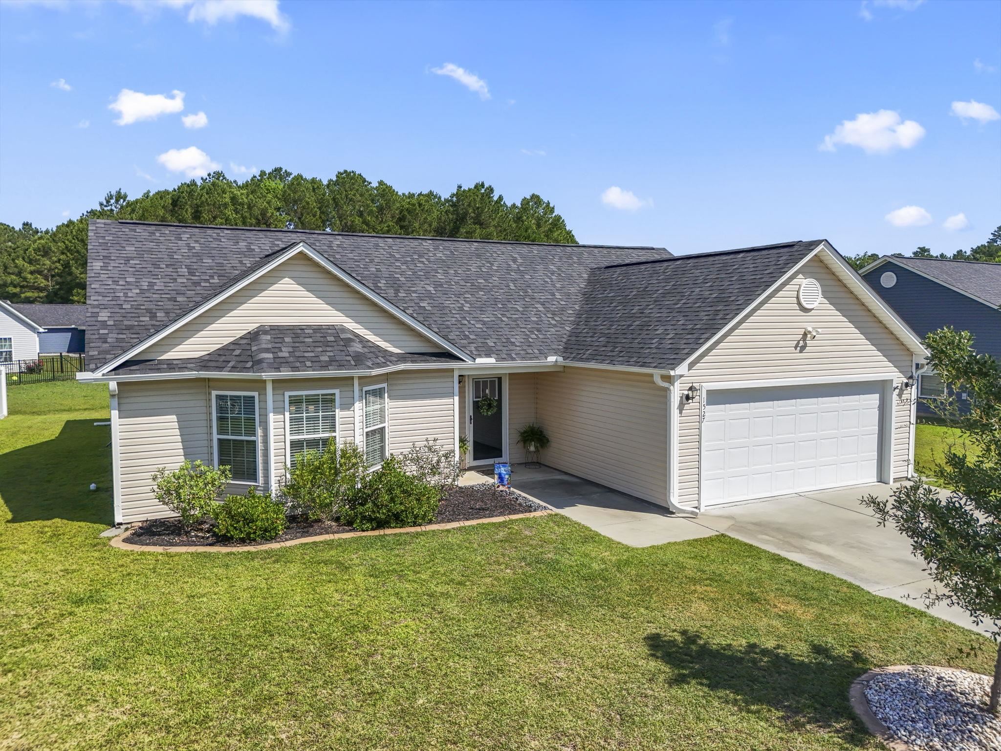 1527 Heirloom Dr. Property Photo 1