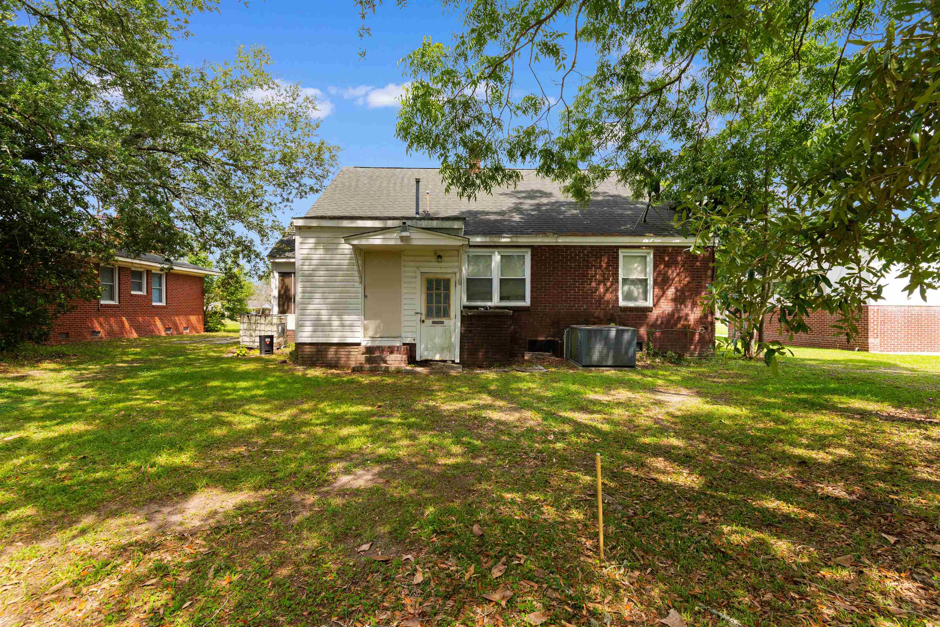 404 S Cedar Ave. Property Photo 32
