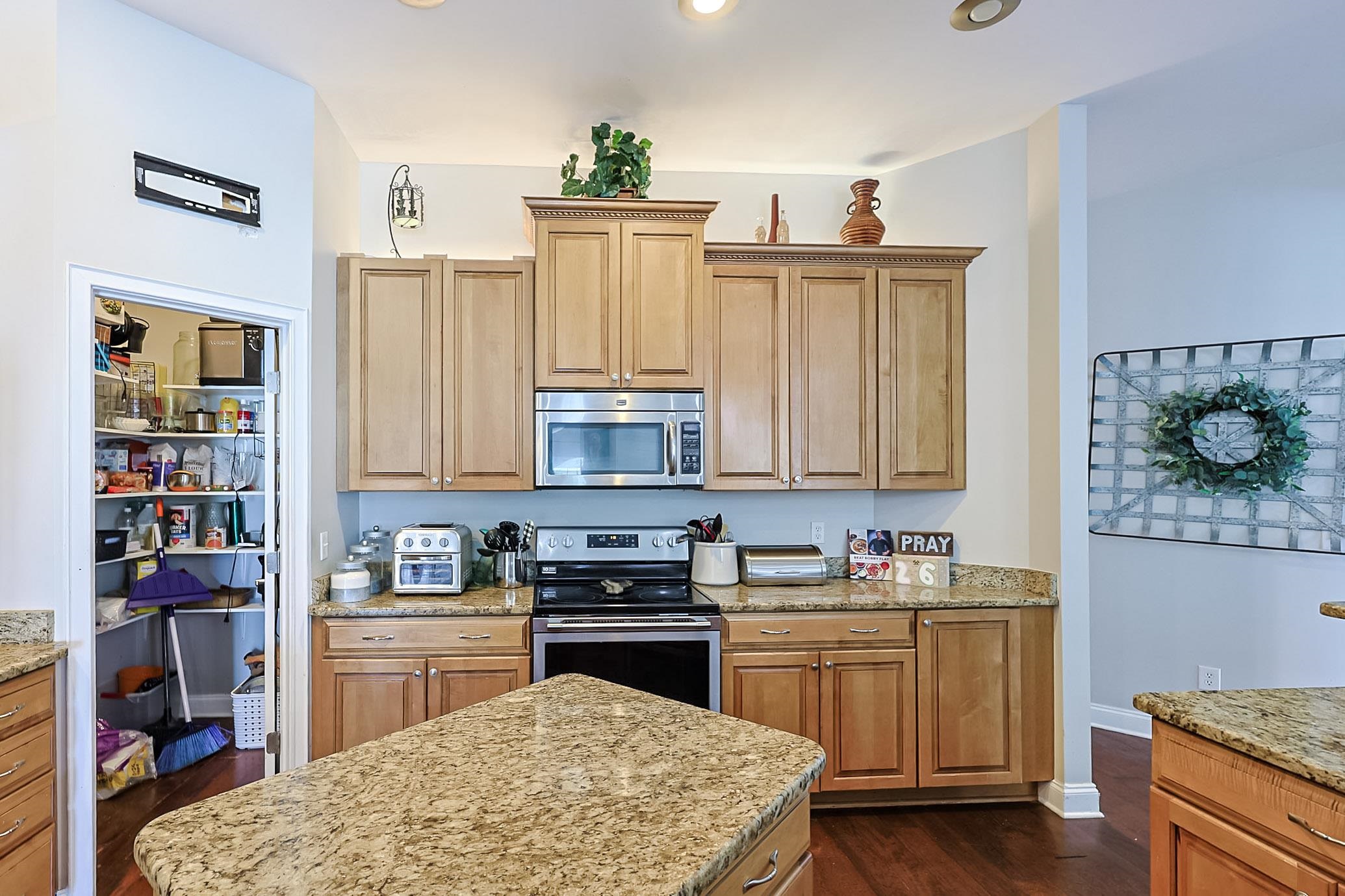 2090 Deerfield Ave. Property Photo 10