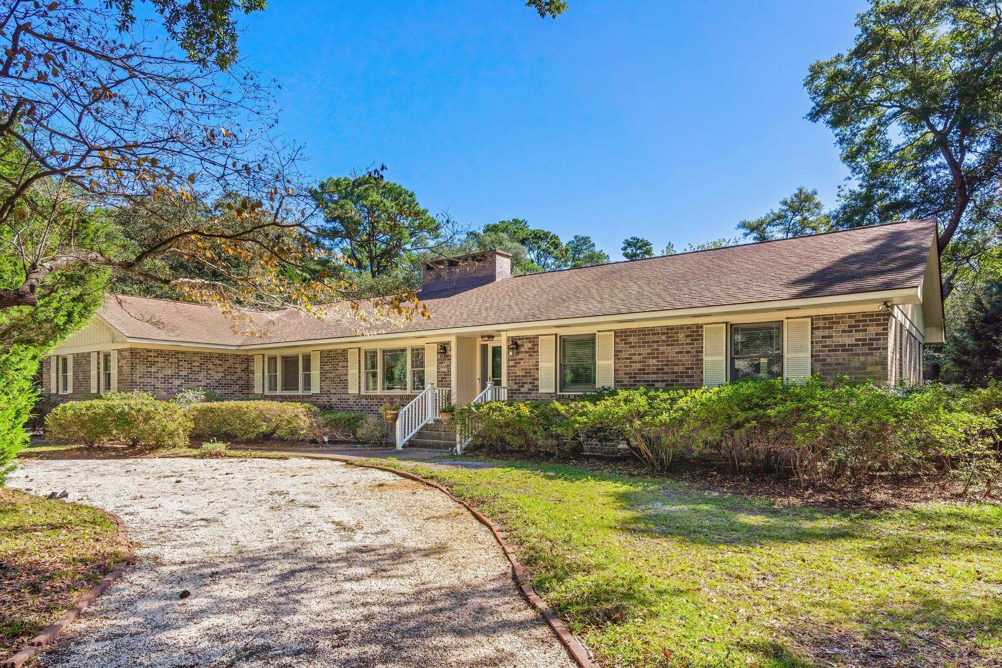241 Center Dr. Property Photo 1