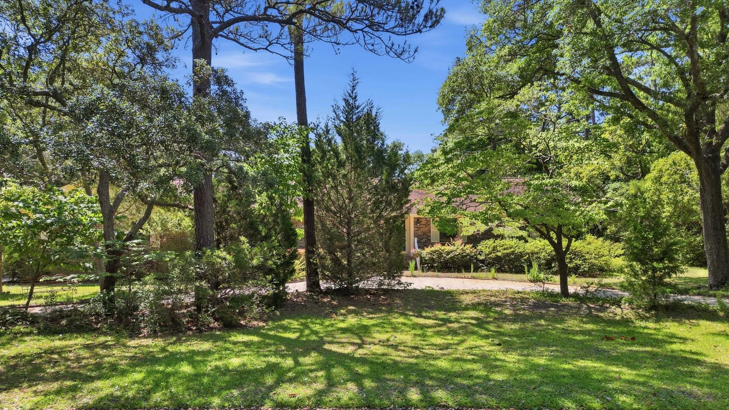 241 Center Dr. Property Photo 28