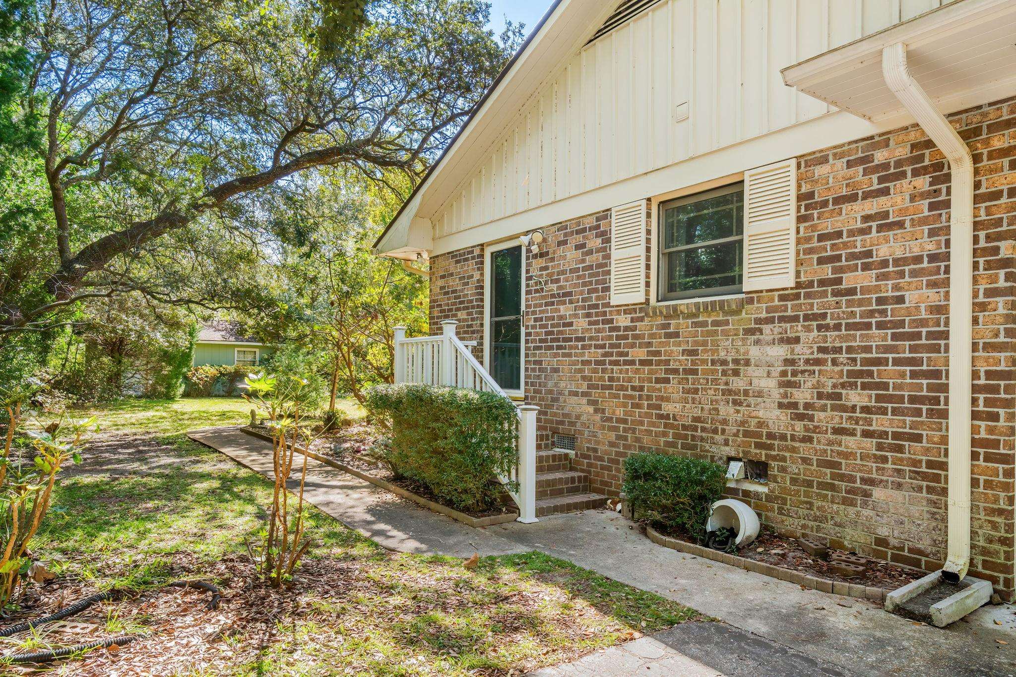 241 Center Dr. Property Photo 41