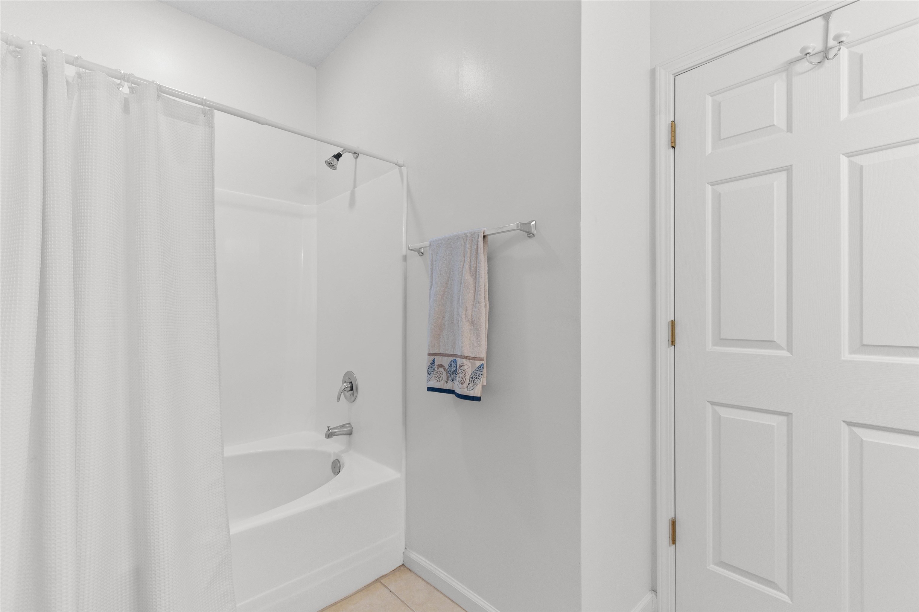 5846 Longwood Dr. Property Photo 17