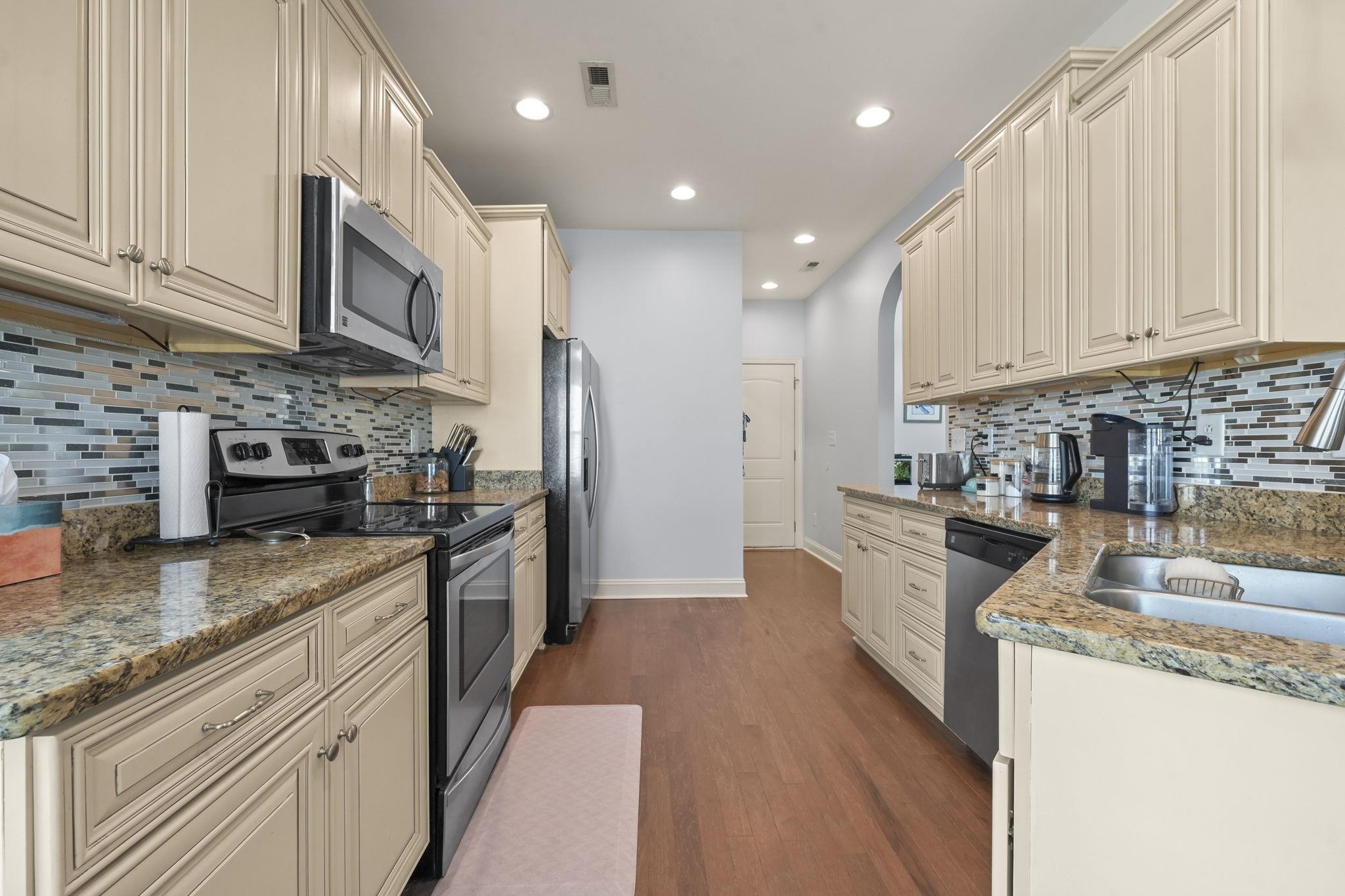 188 Dowenbury Dr. Property Photo 16
