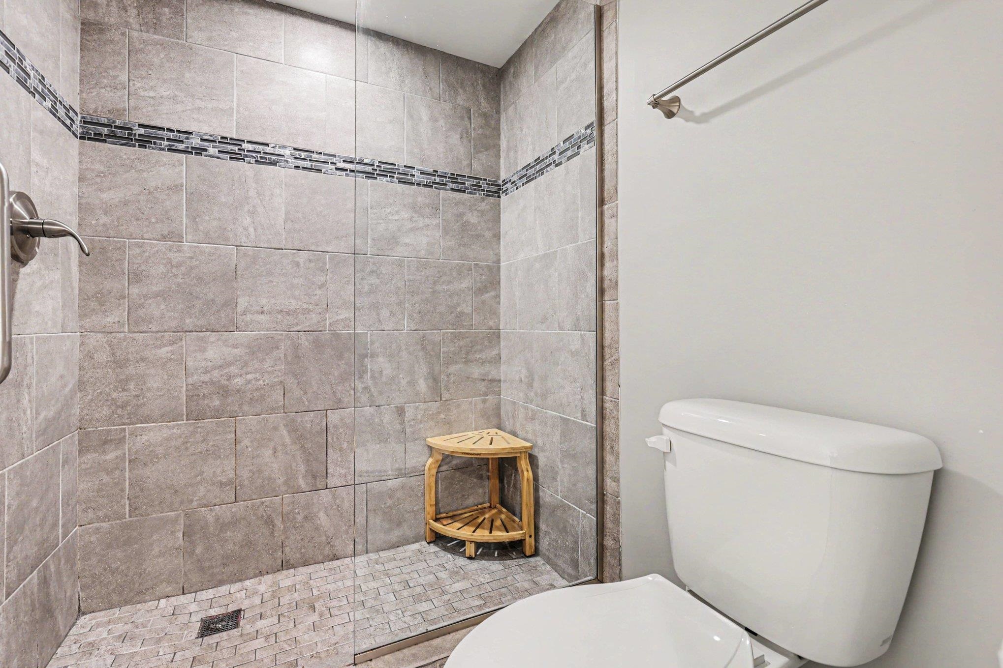 122 Hartland Dr. Property Photo 16