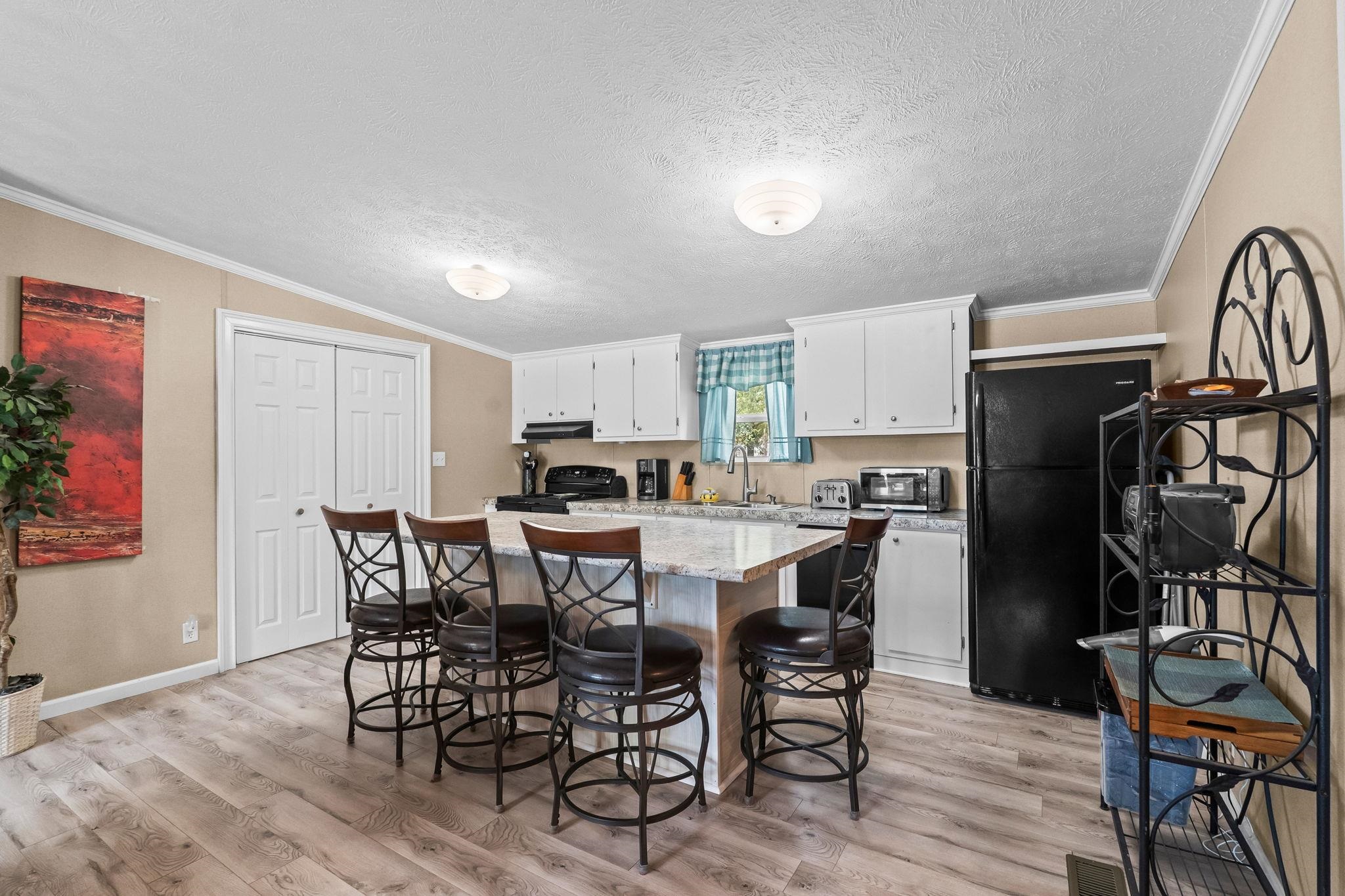 1617 Crystal Lake Dr. Property Photo 19