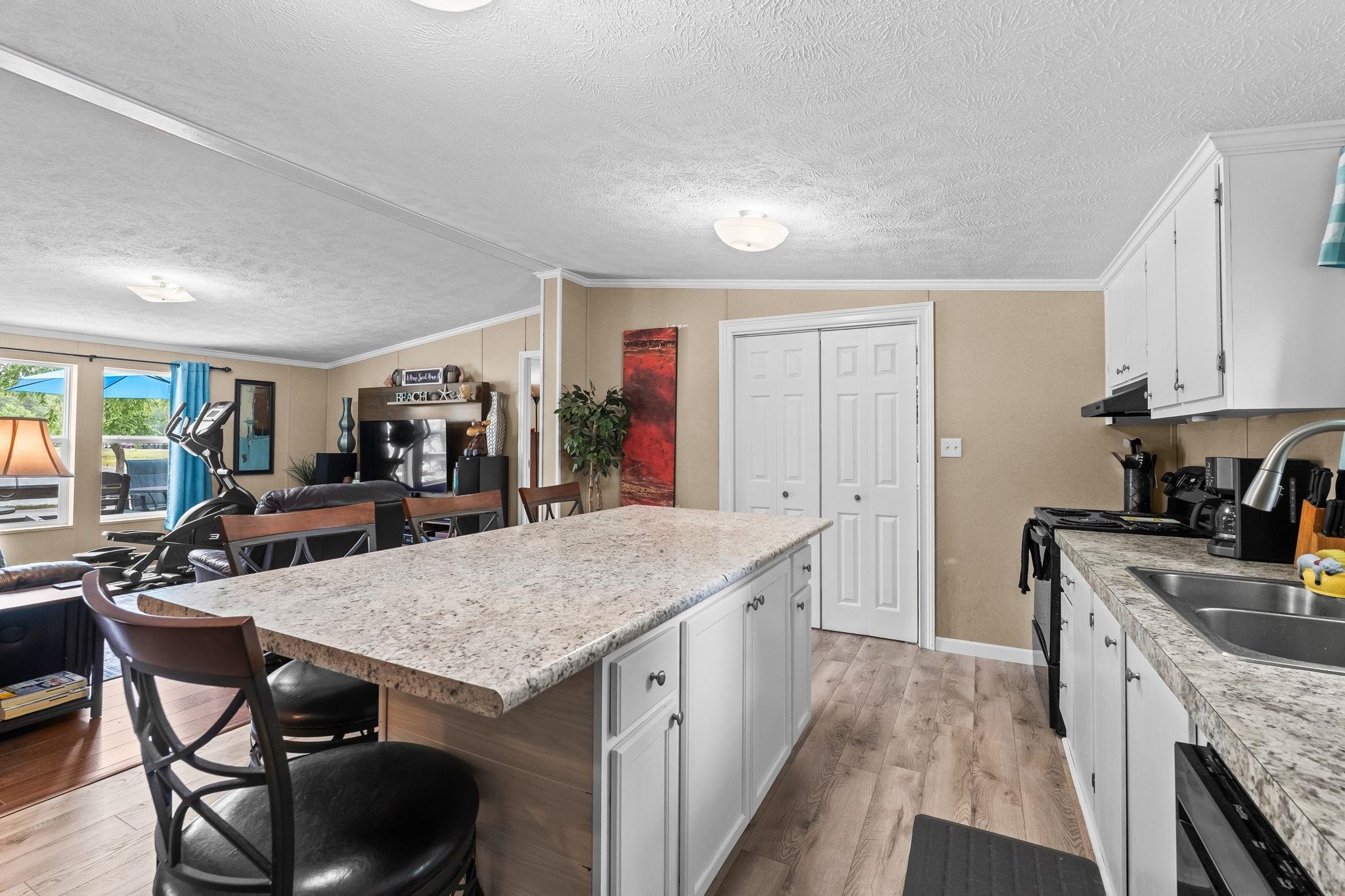 1617 Crystal Lake Dr. Property Photo 23