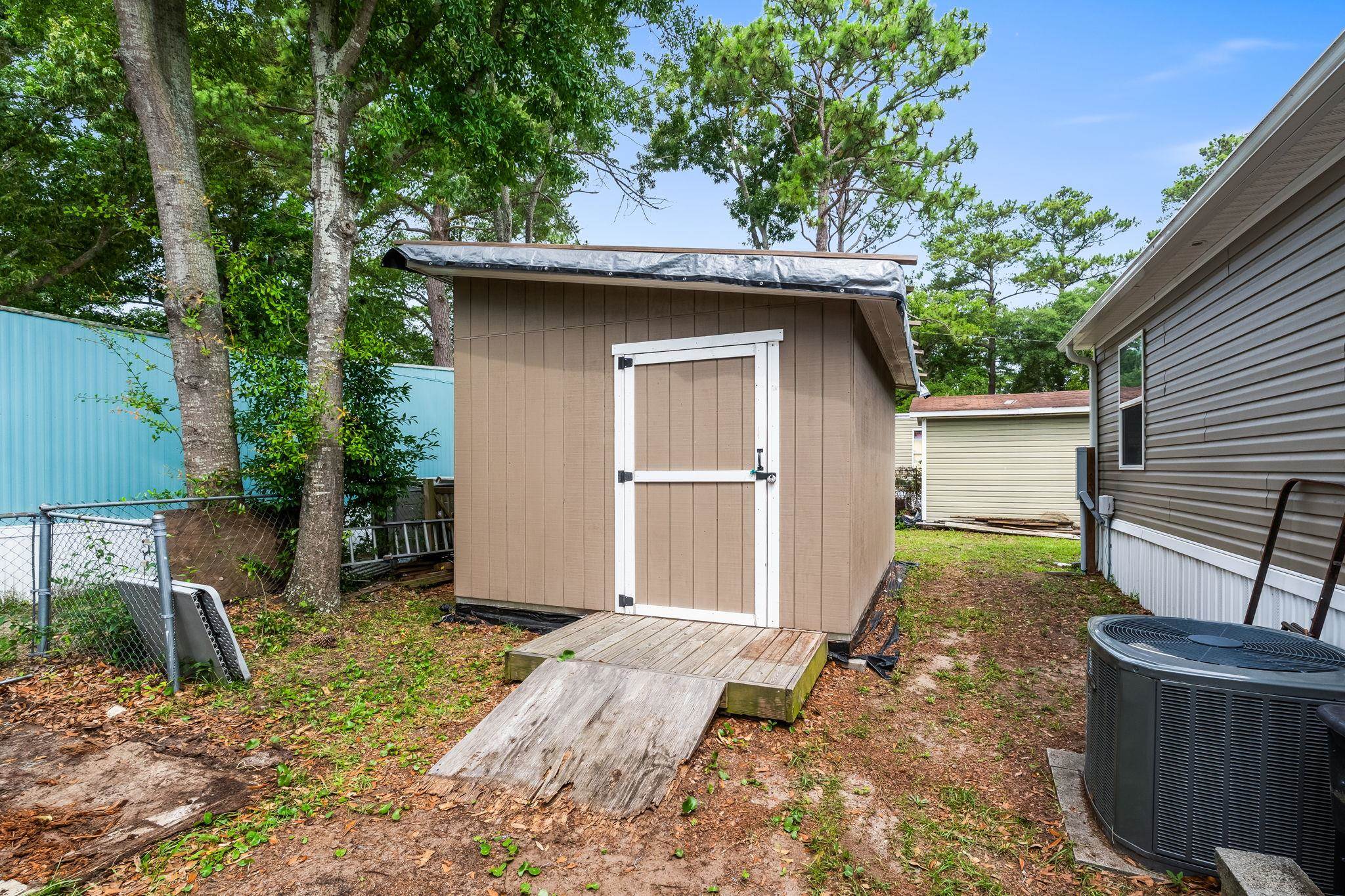 1617 Crystal Lake Dr. Property Photo 39