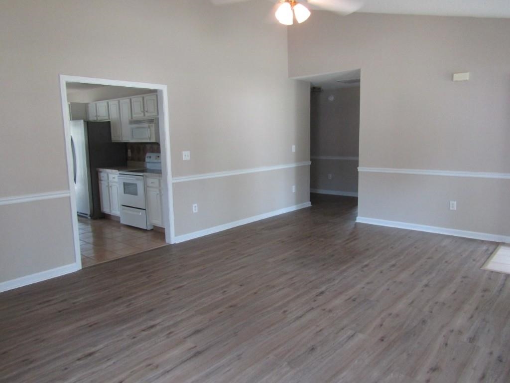 2208 Seaford Dr. Property Photo 2