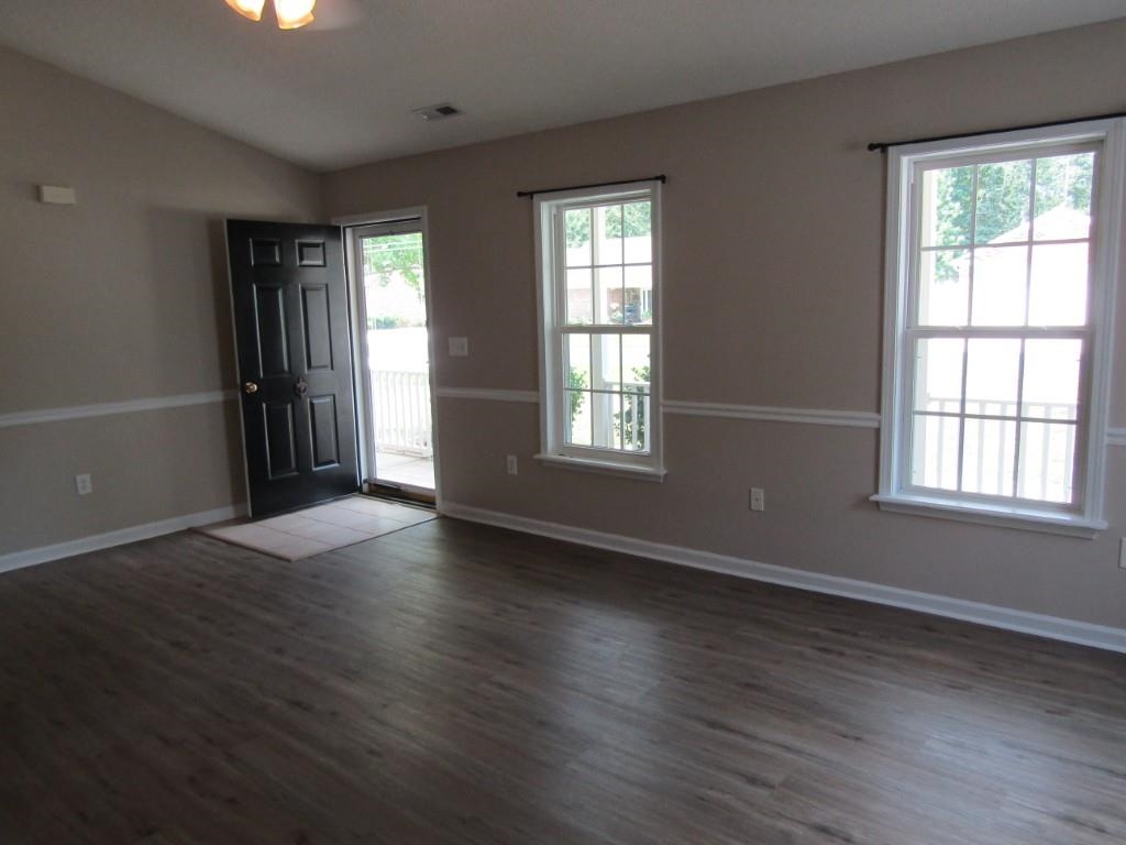2208 Seaford Dr. Property Photo 3
