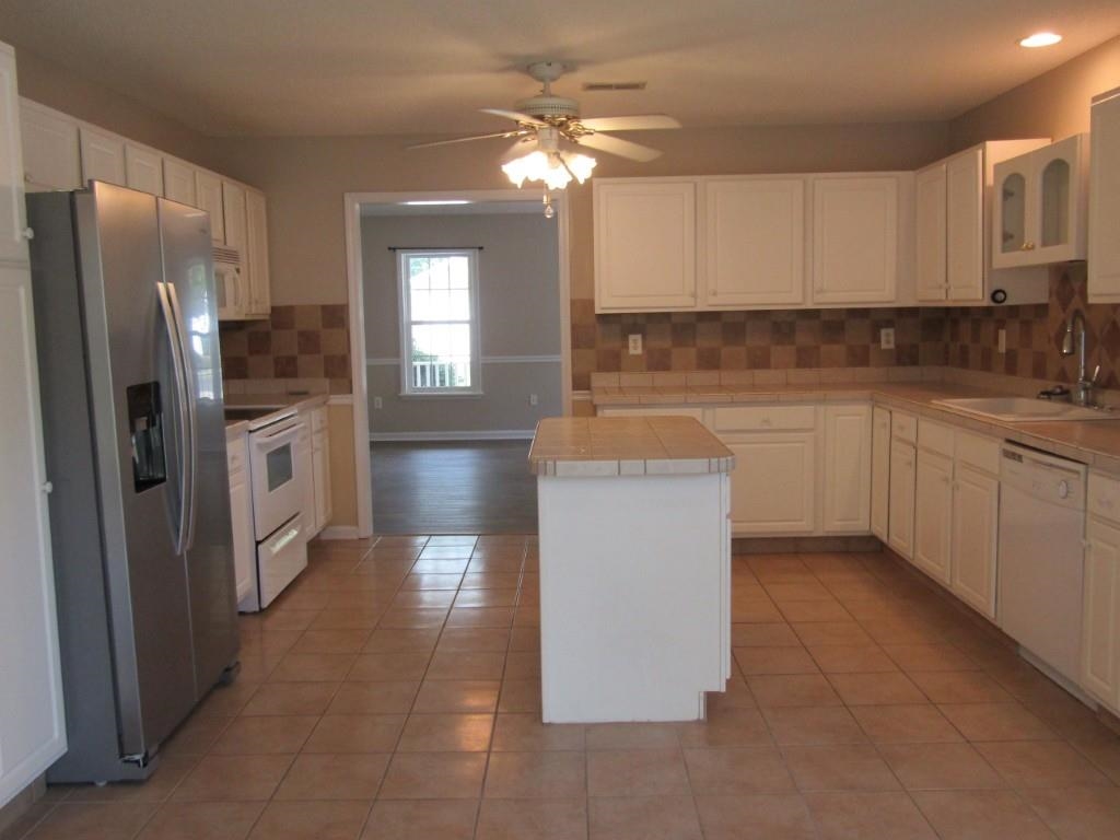 2208 Seaford Dr. Property Photo 7