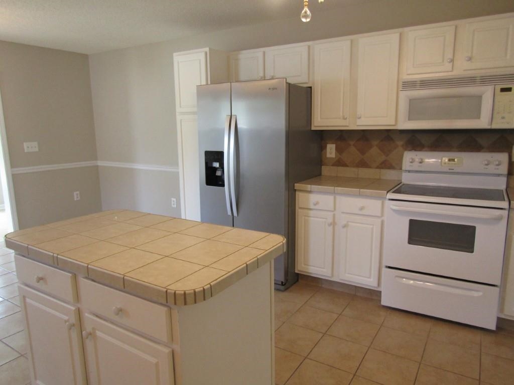 2208 Seaford Dr. Property Photo 9