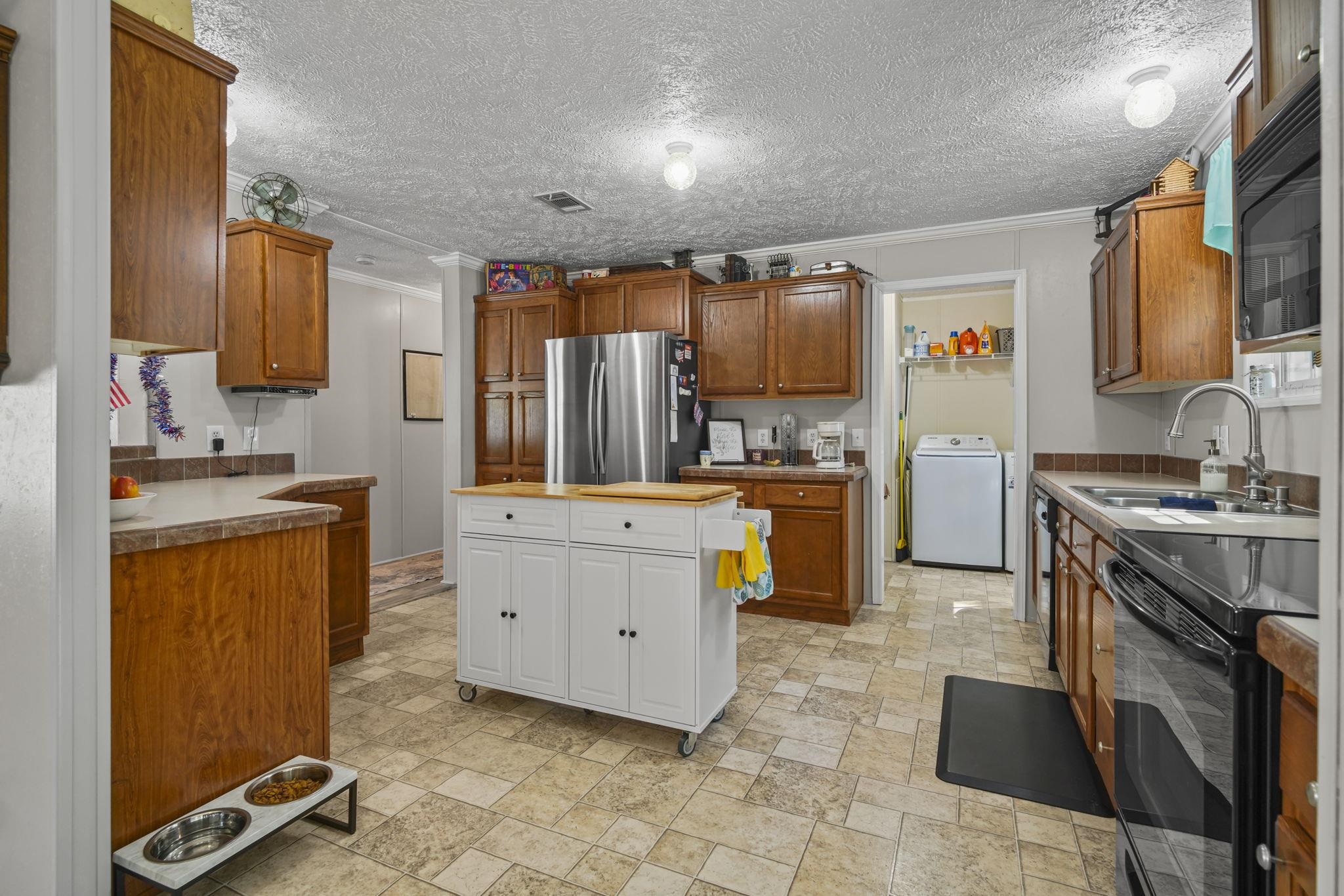 160 Nollie Rd. Property Photo 10