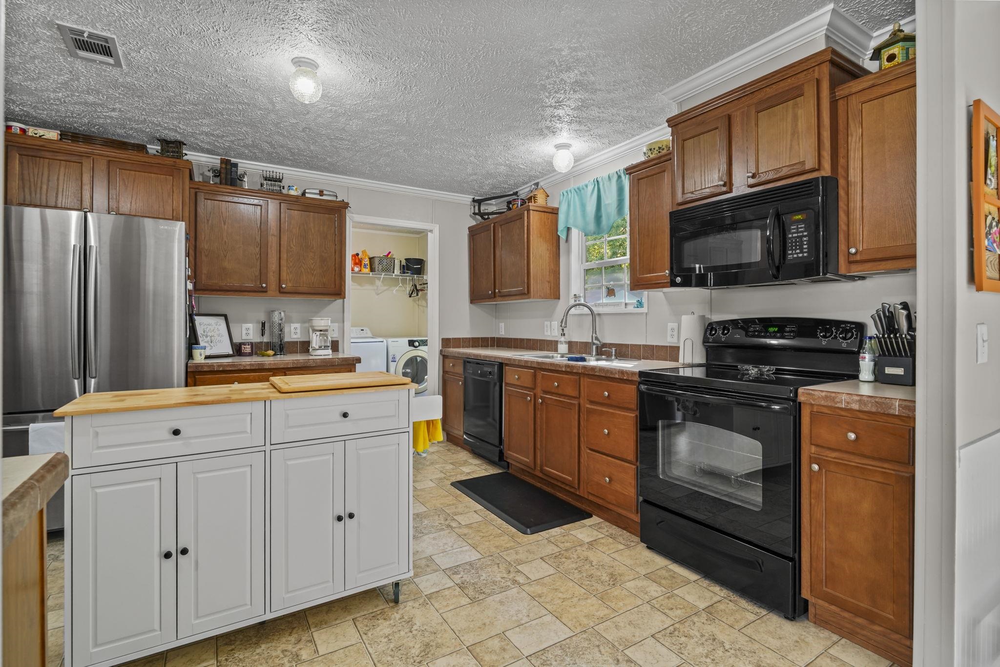 160 Nollie Rd. Property Photo 11