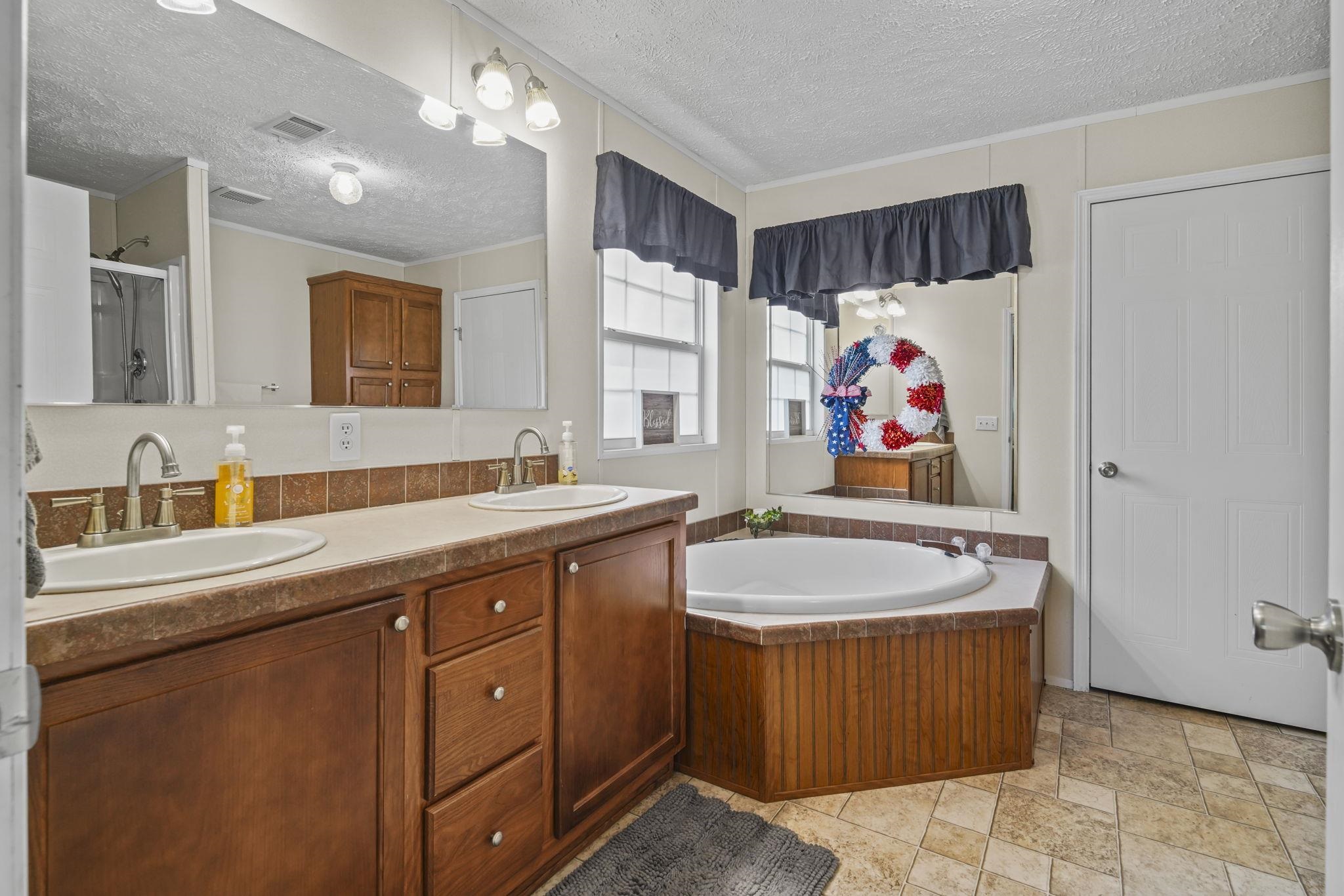 160 Nollie Rd. Property Photo 23
