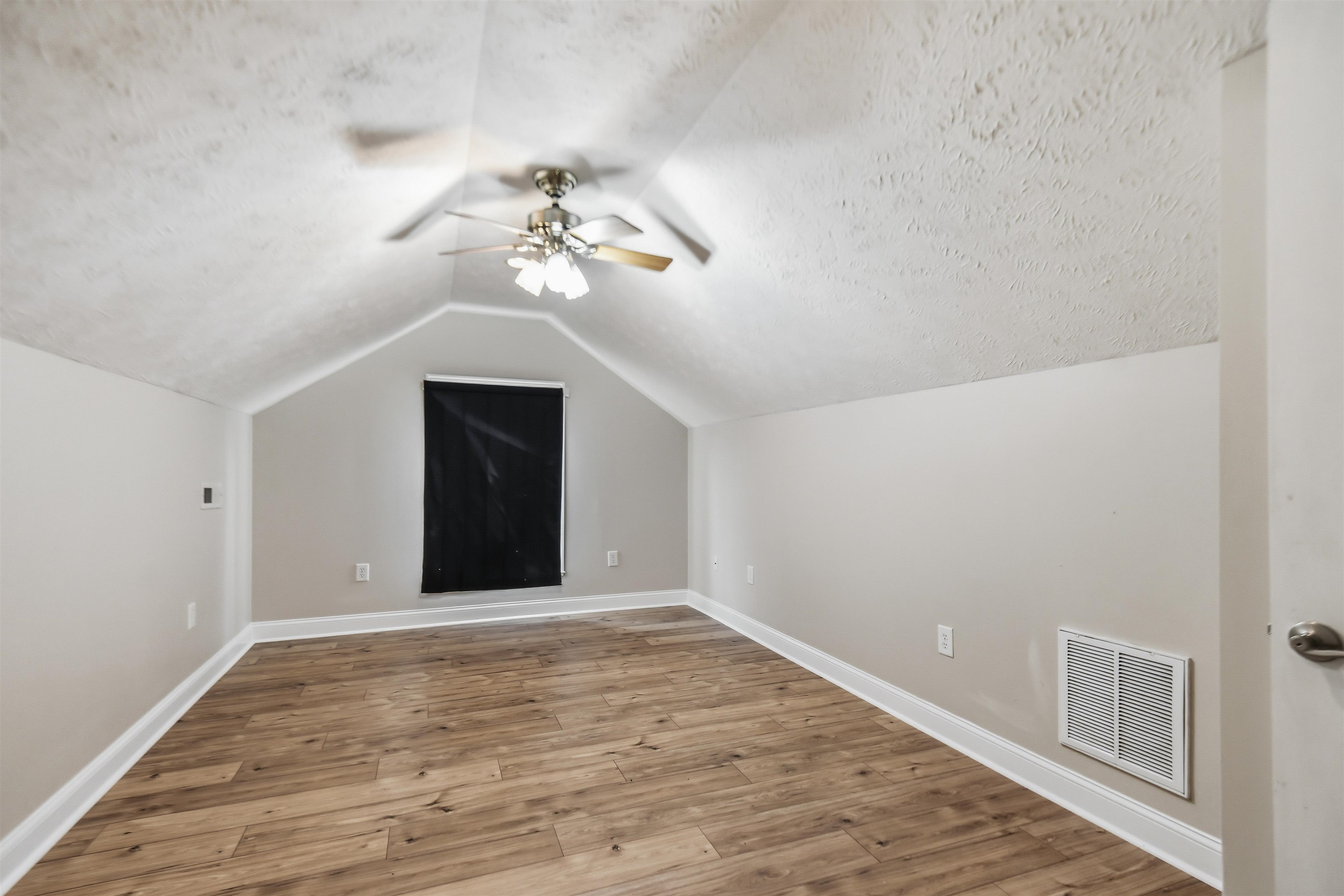 3600 Kingsley Dr. Property Photo 28