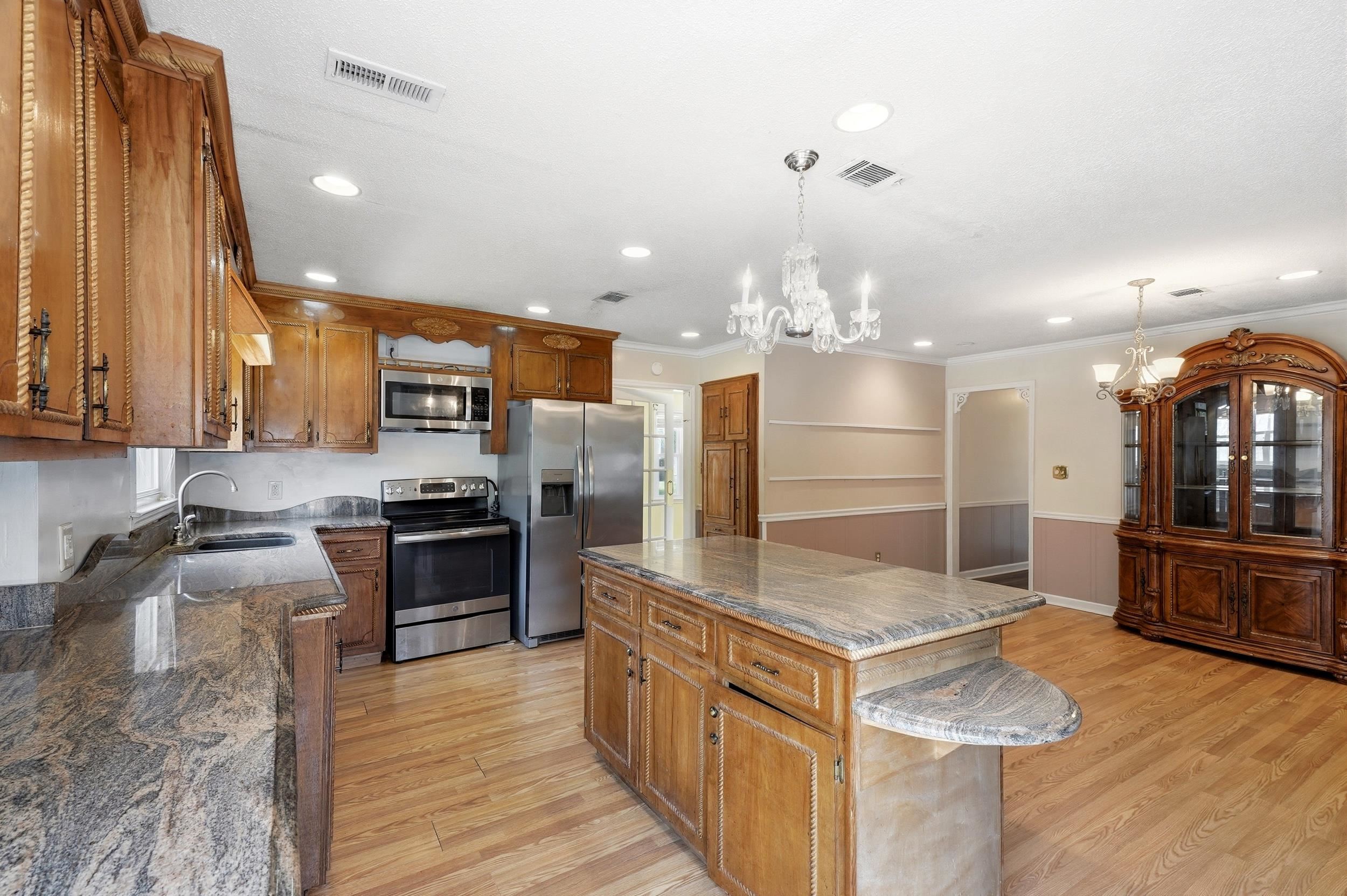 2208 Hare St. Property Photo 4