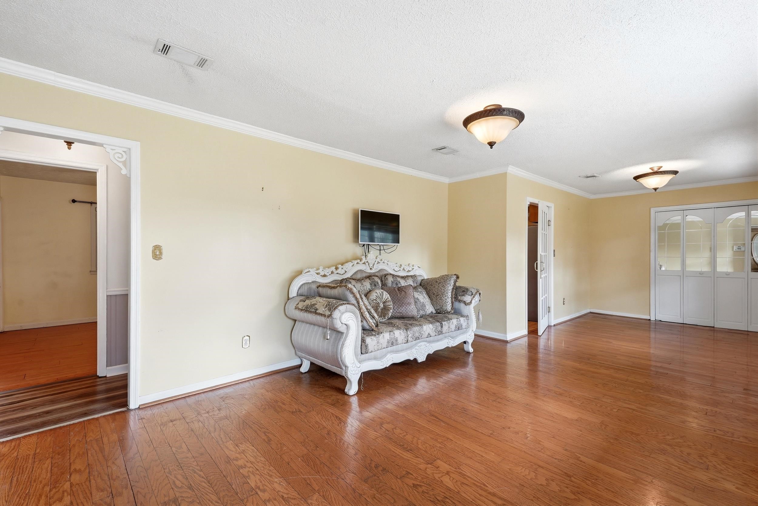 2208 Hare St. Property Photo 10