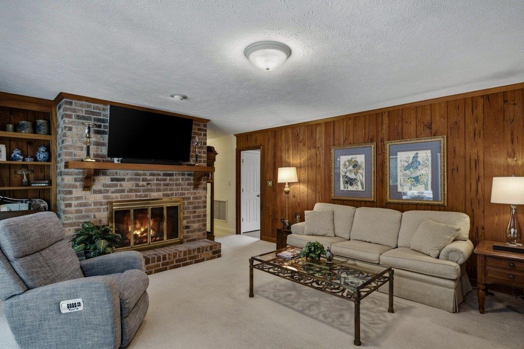 410 Pinecrest Dr. Property Photo 5
