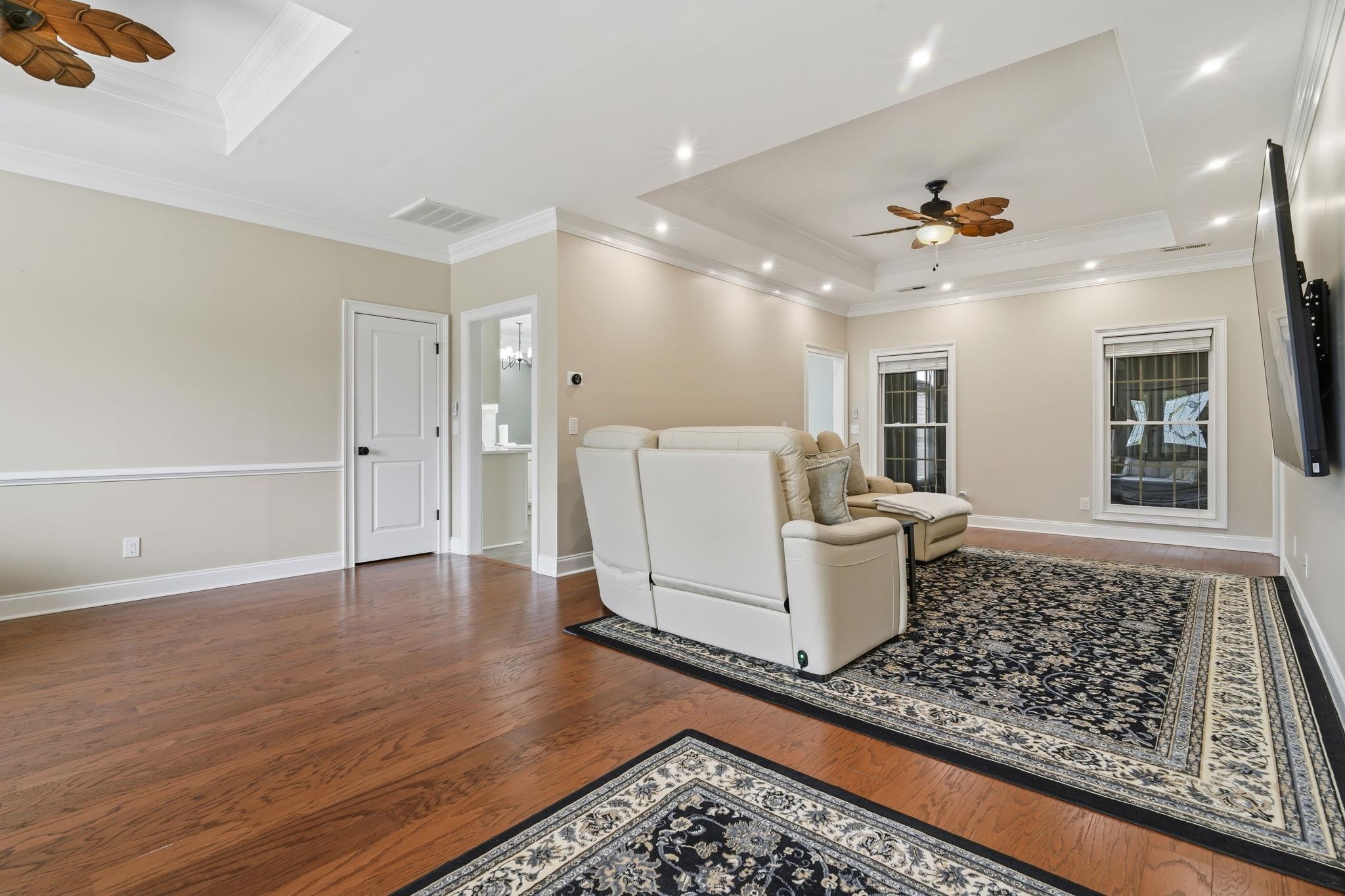1101 Shire Way Property Photo 7