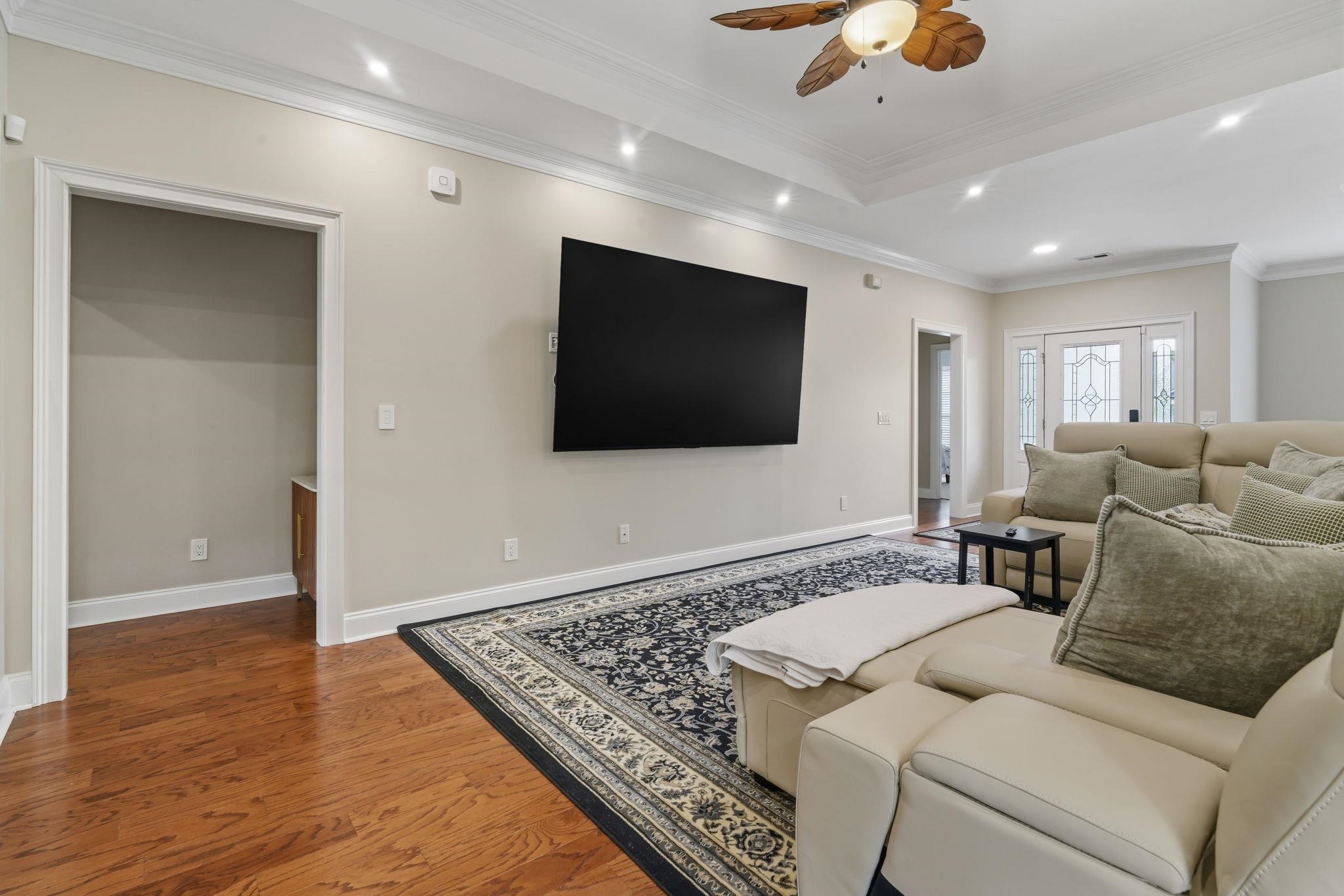 1101 Shire Way Property Photo 8