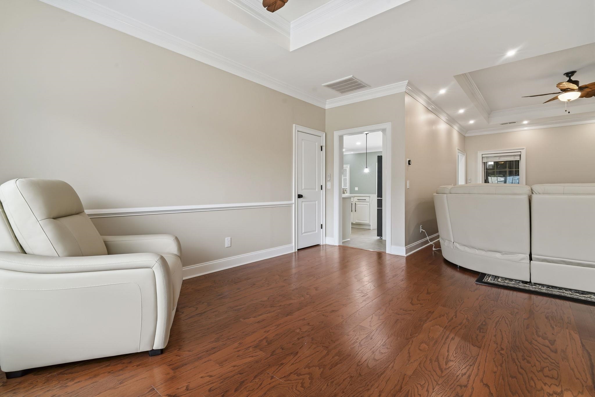 1101 Shire Way Property Photo 12
