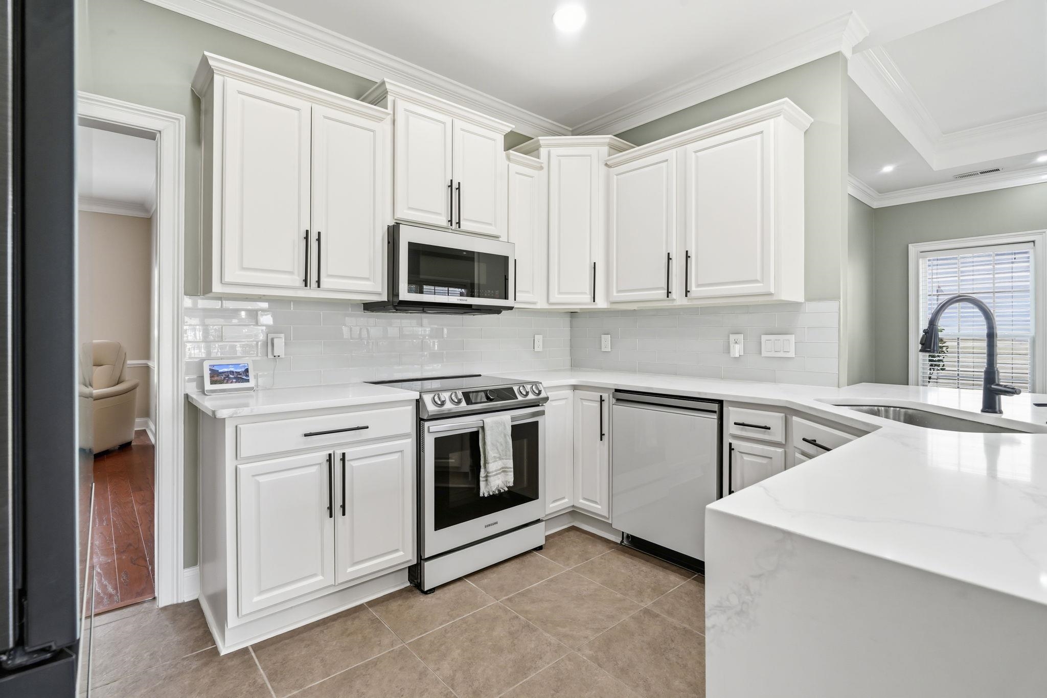 1101 Shire Way Property Photo 25