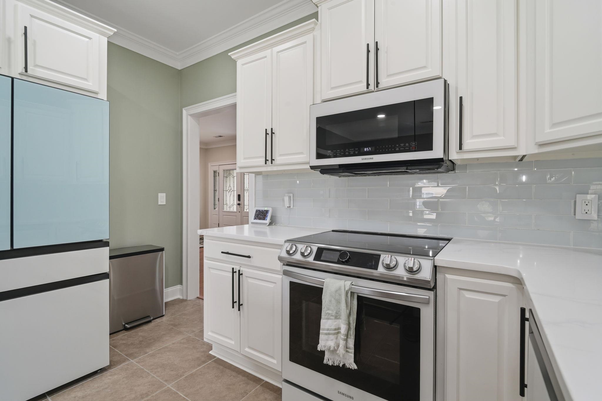 1101 Shire Way Property Photo 27