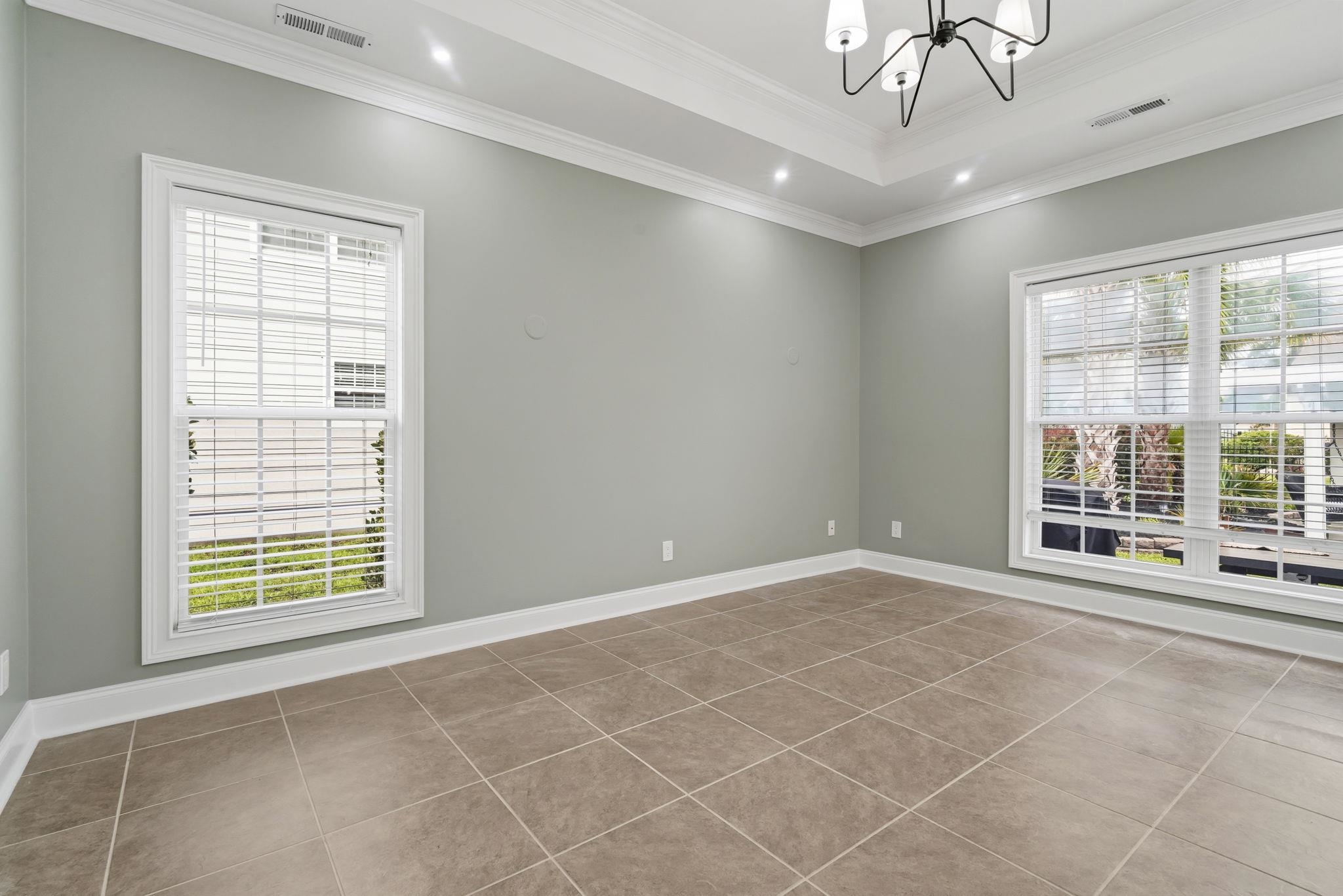 1101 Shire Way Property Photo 33