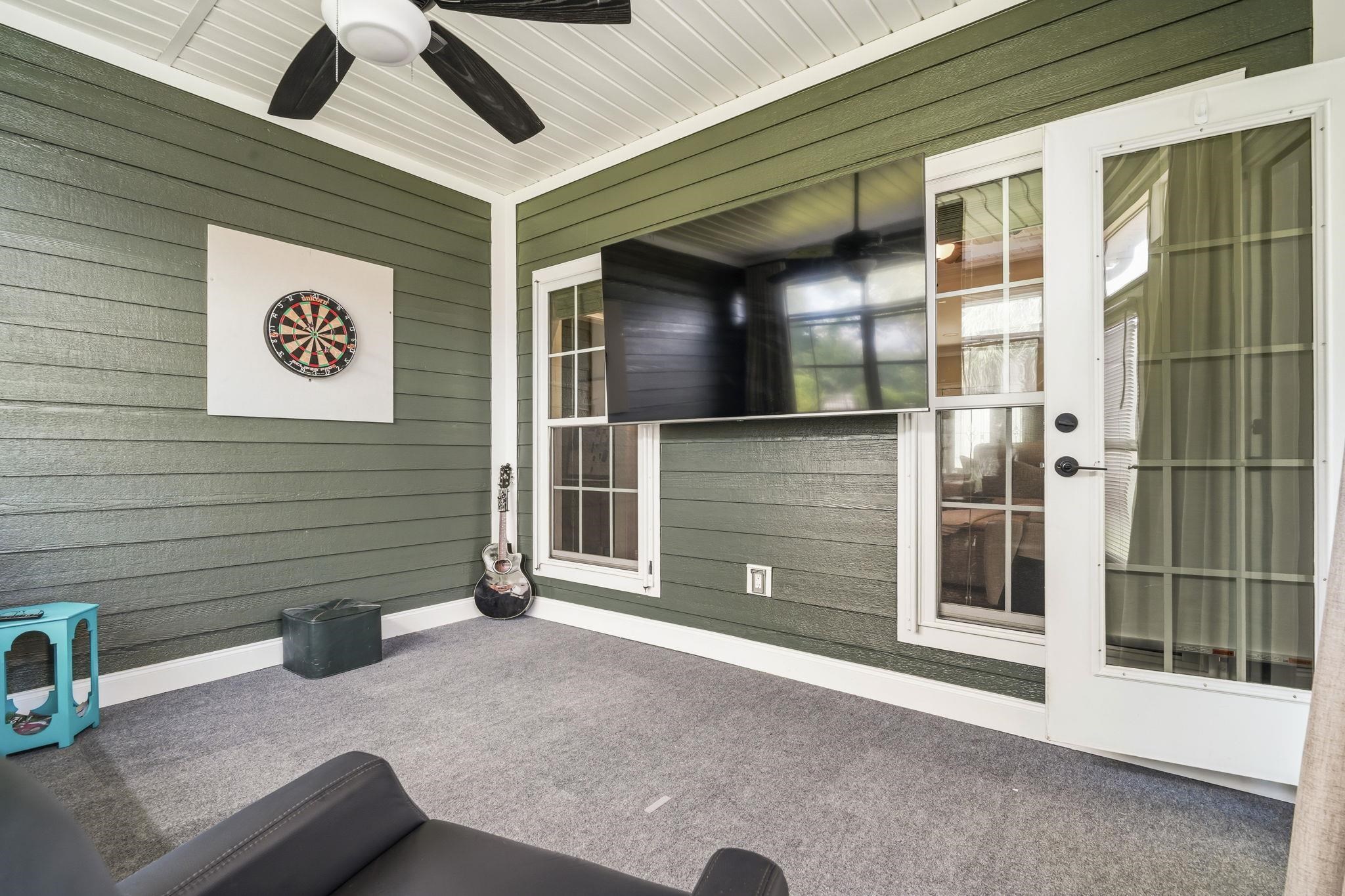 1101 Shire Way Property Photo 36