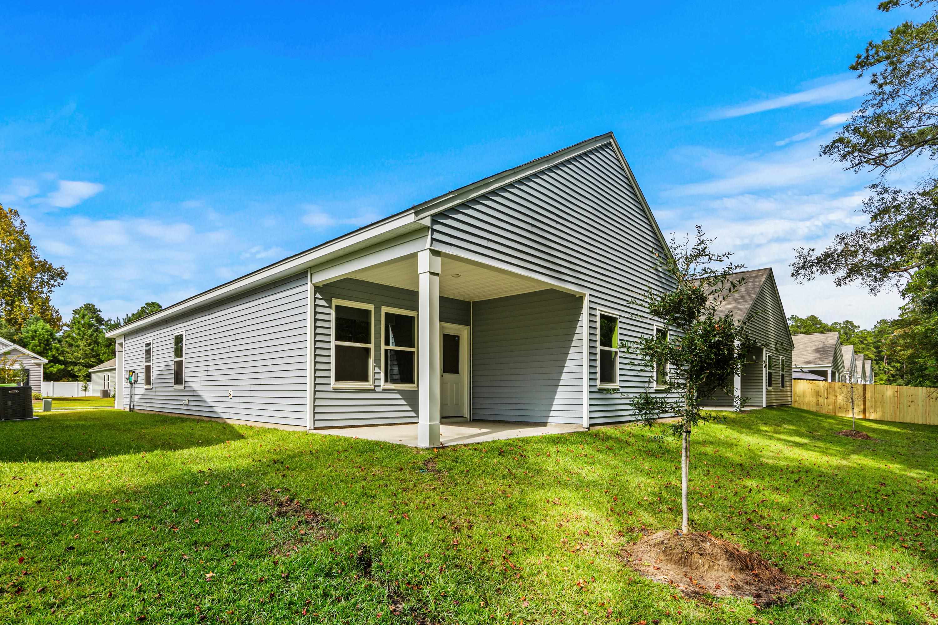 563 Silver Pidgeon St Property Photo 3