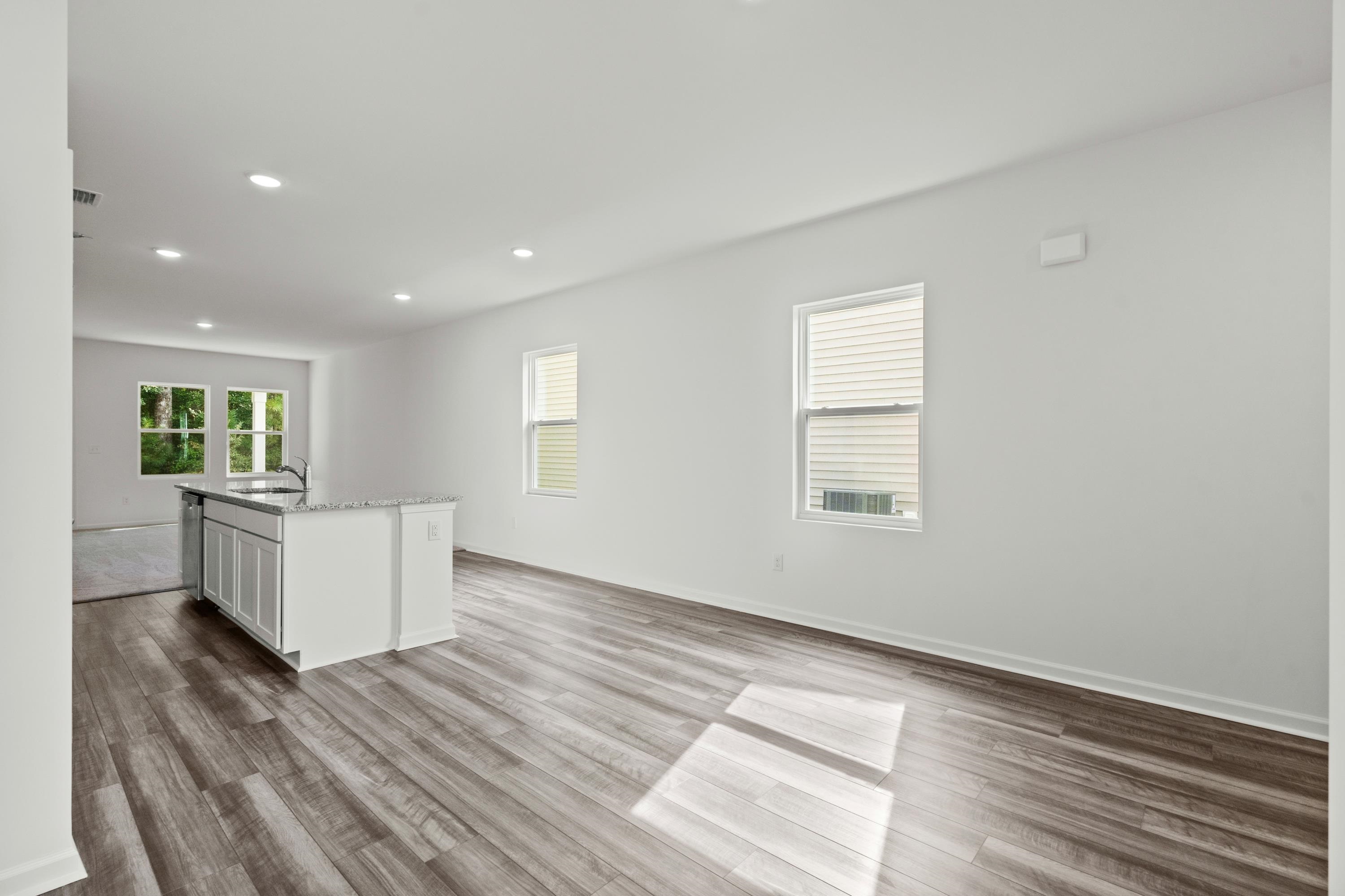 563 Silver Pidgeon St Property Photo 8
