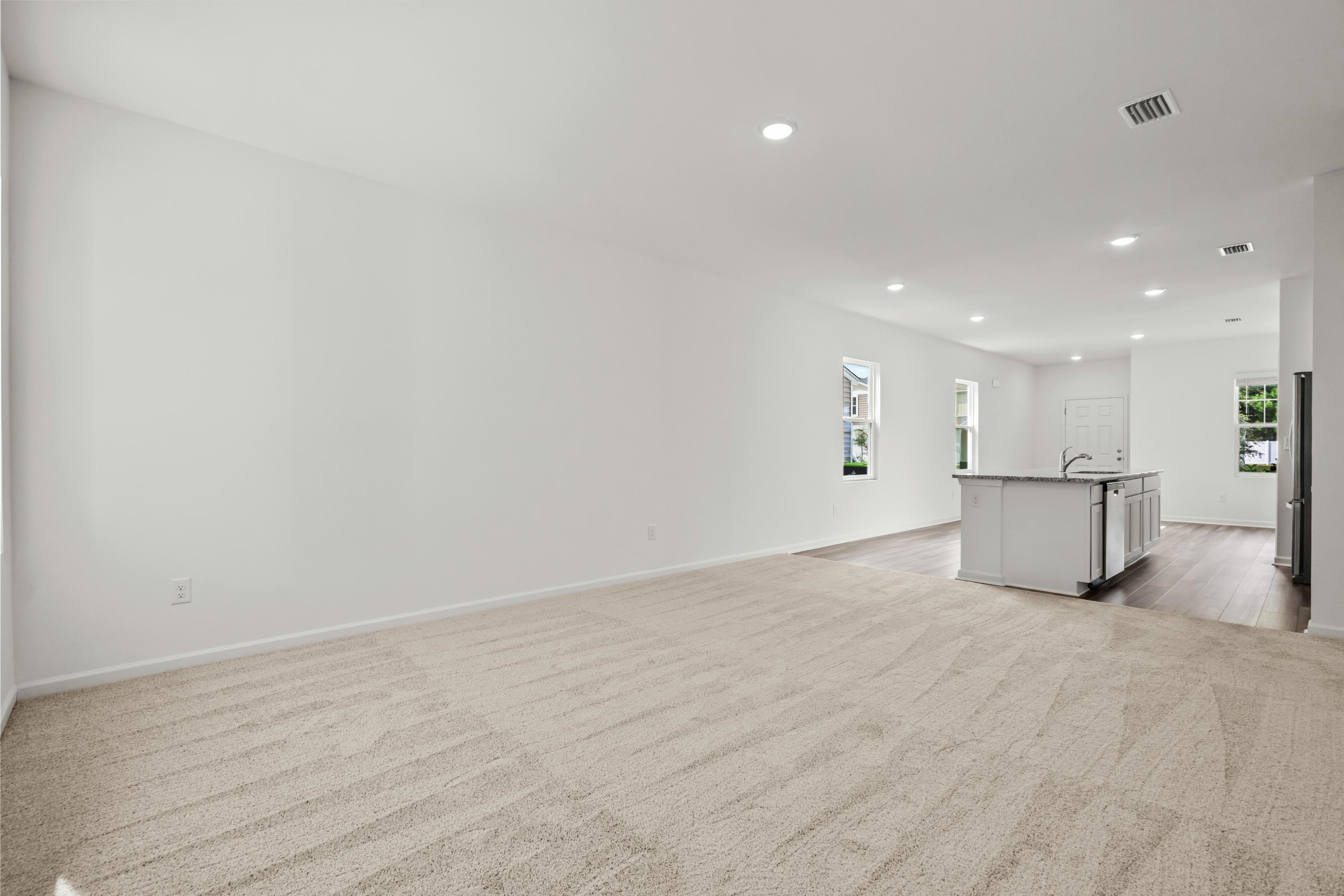 563 Silver Pidgeon St Property Photo 15