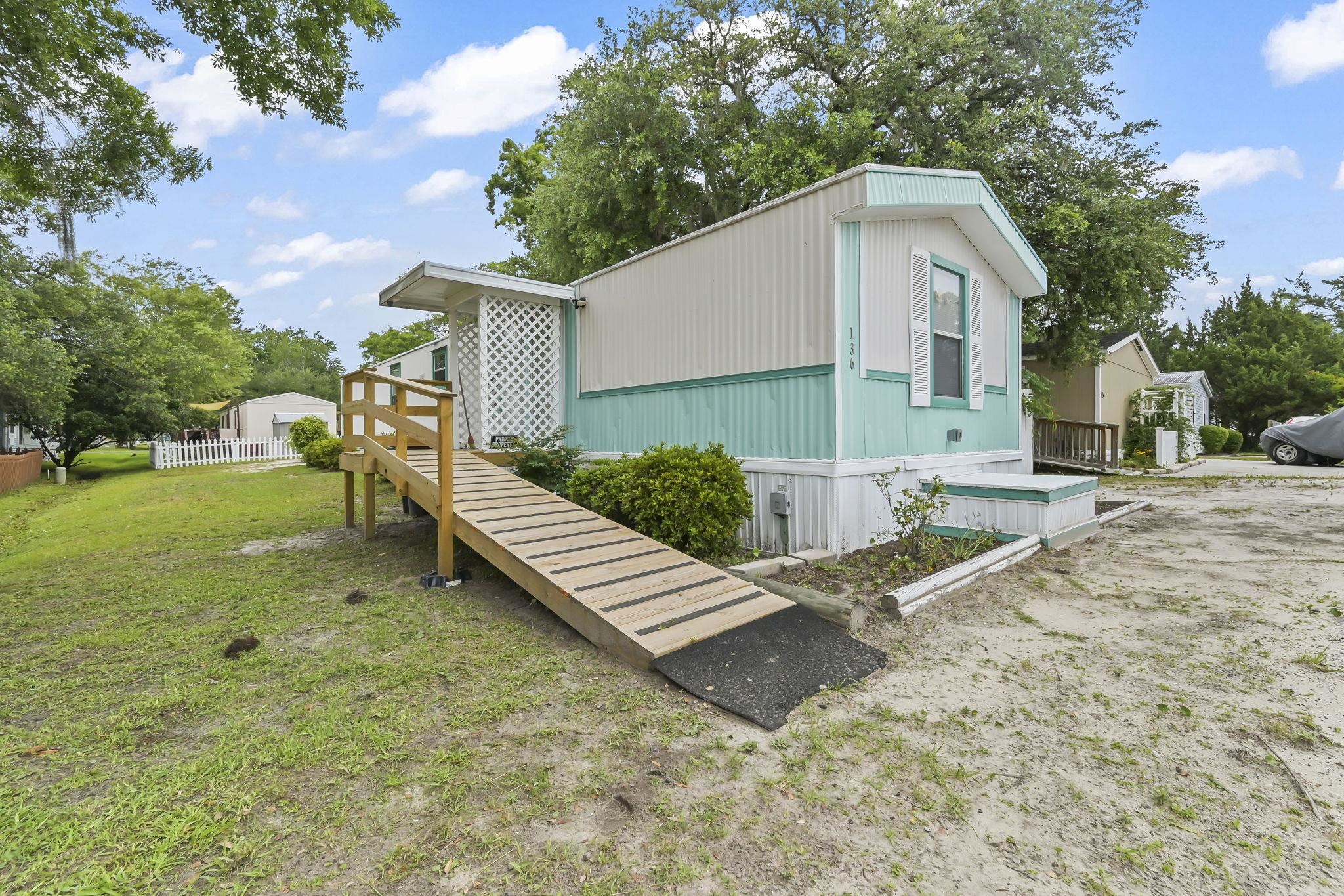 136 Crooked Island Circle Property Photo 2