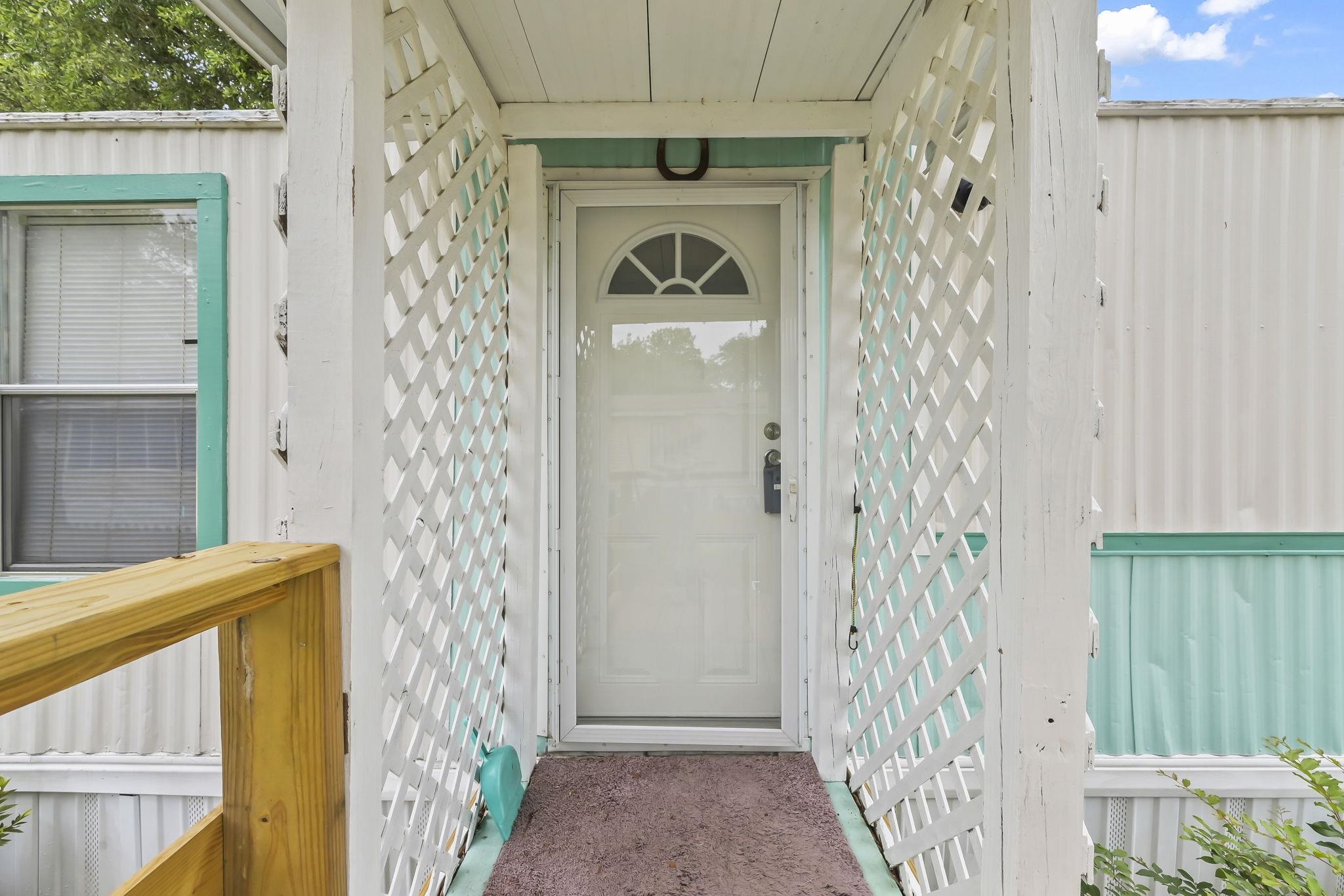 136 Crooked Island Circle Property Photo 3