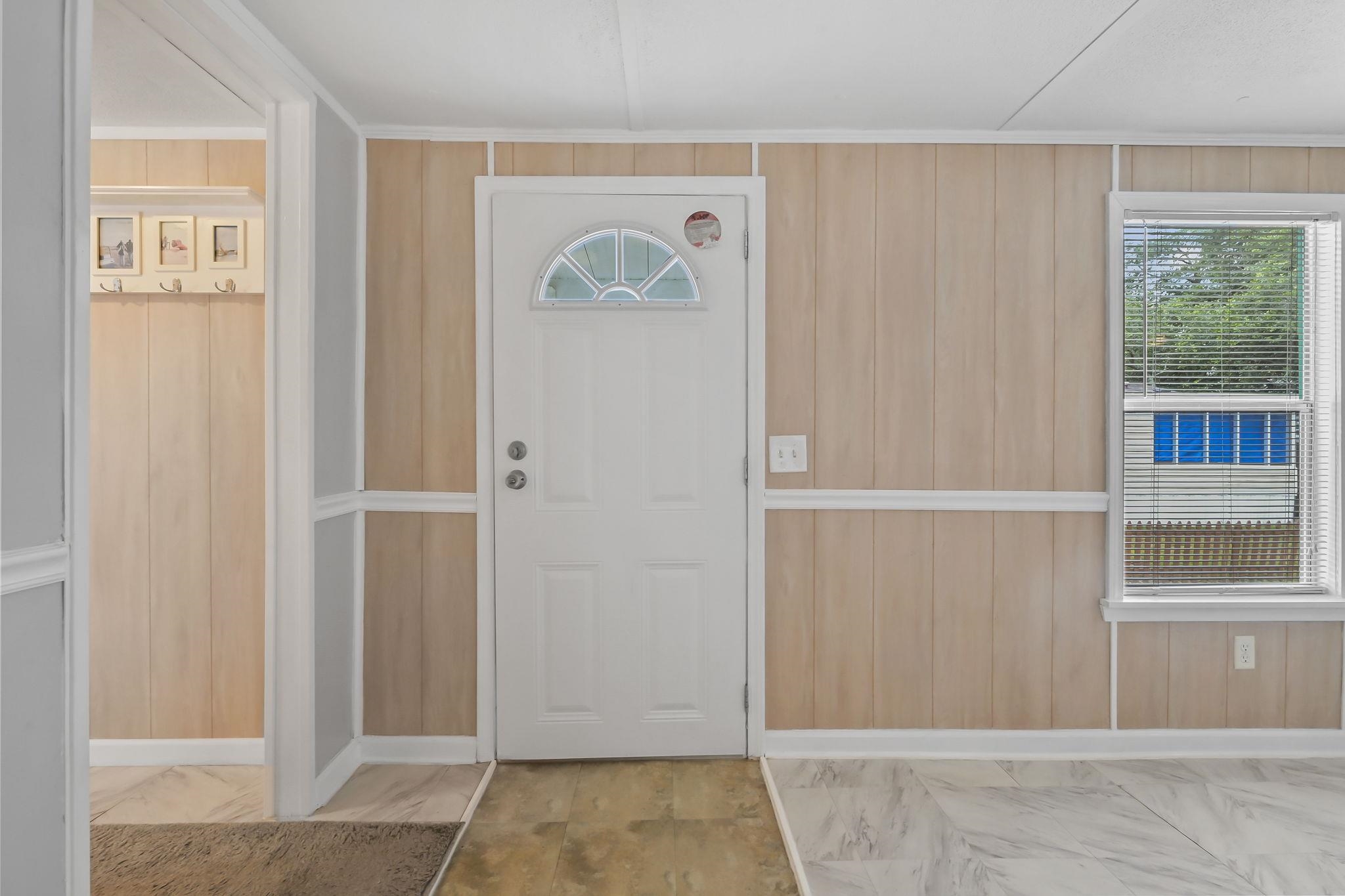 136 Crooked Island Circle Property Photo 4
