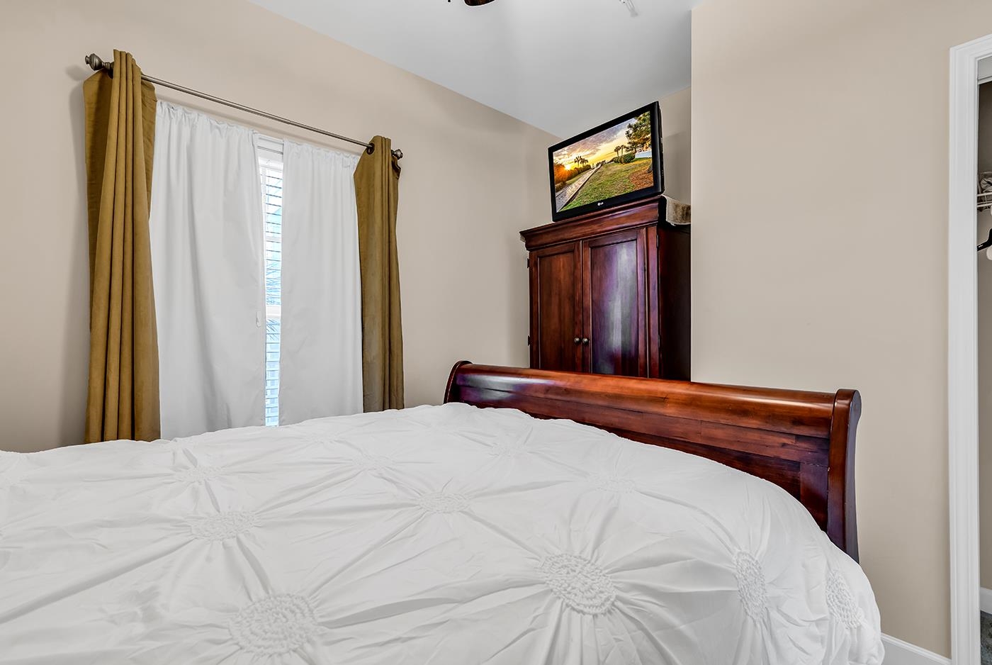 6253 Catalina Dr. Property Photo 17