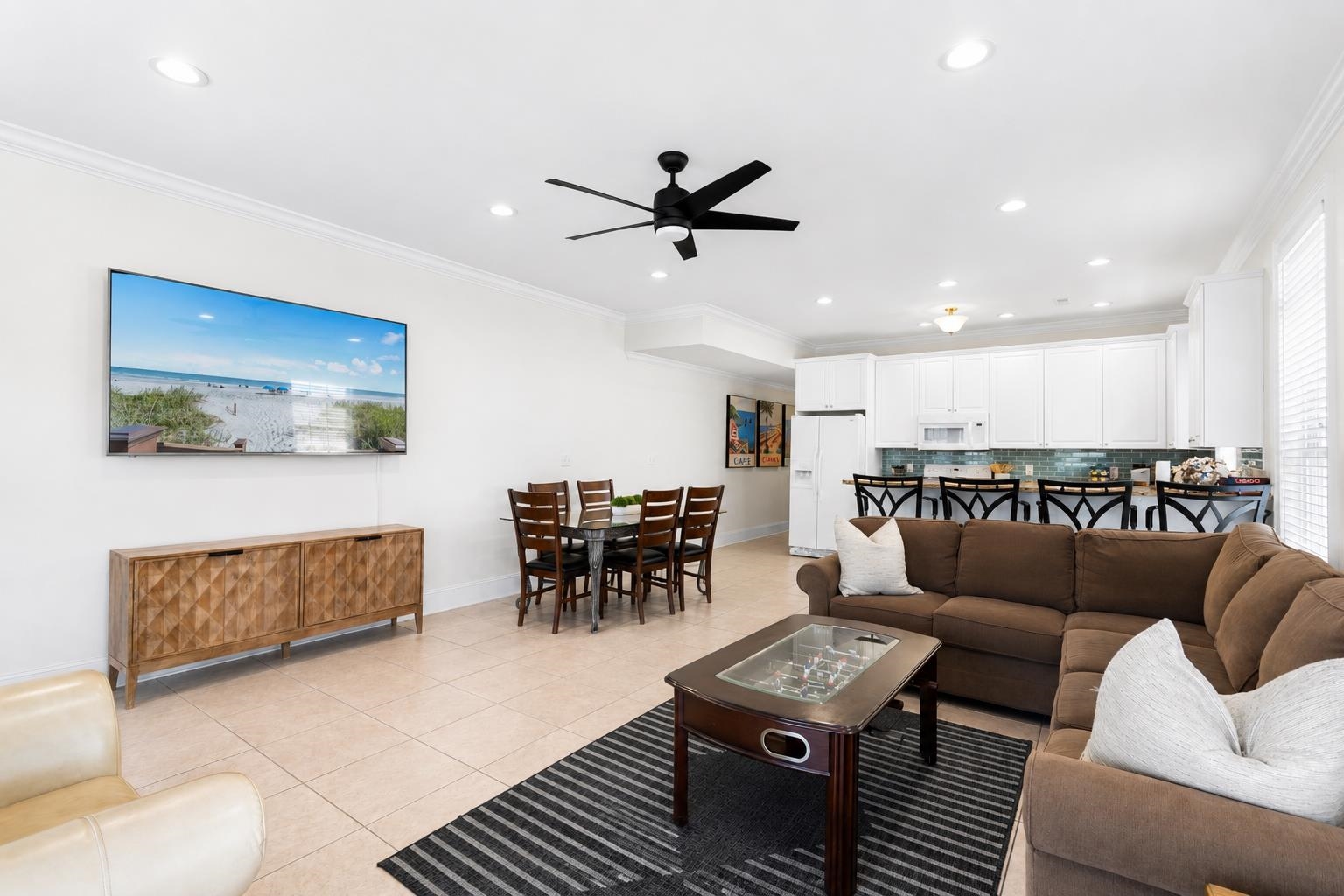 4620 Surf St. Property Photo 8