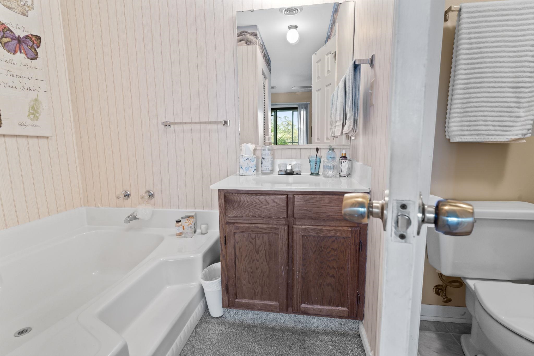 712 S Dogwood Dr. Property Photo 6