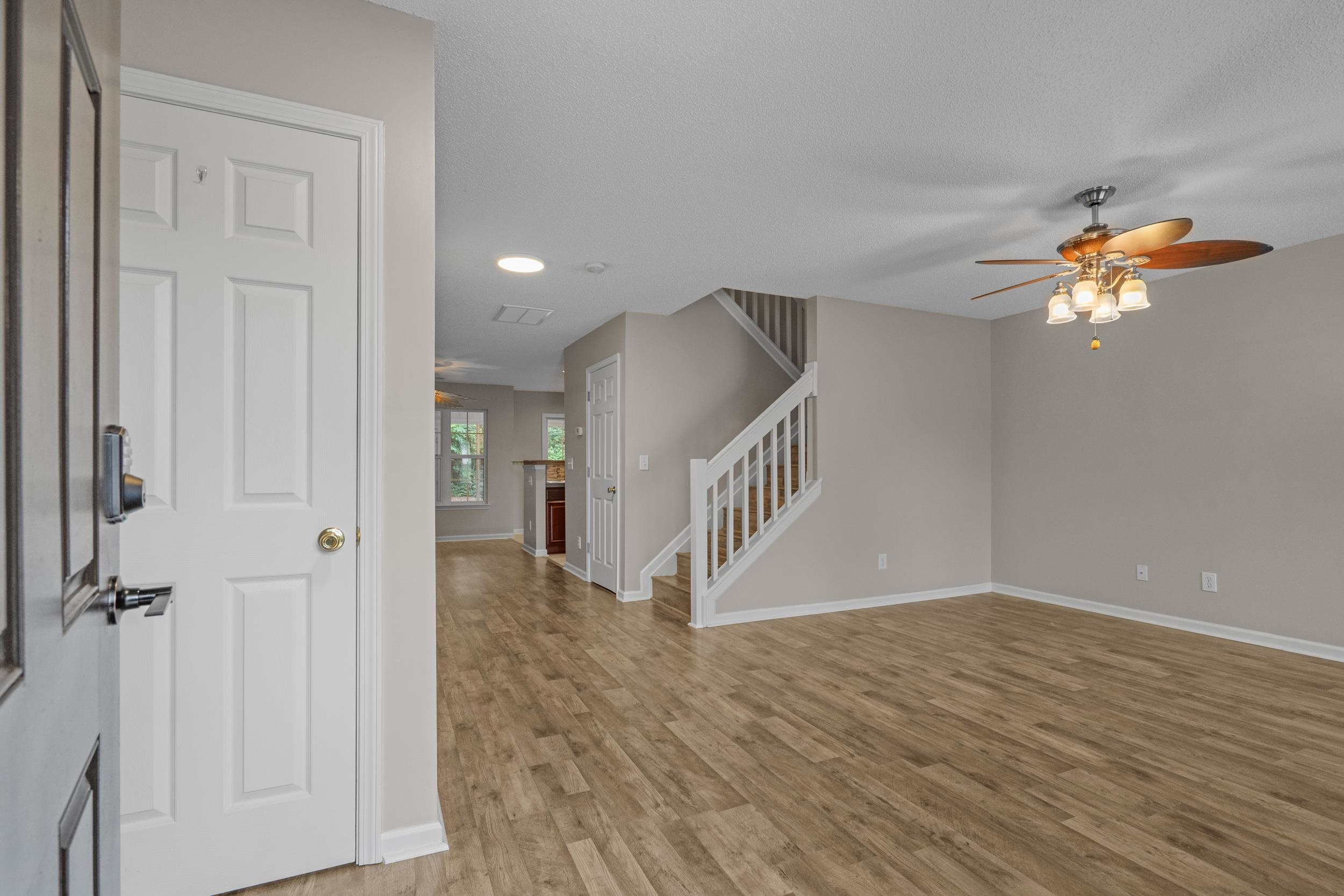 1044 Portico Loop Property Photo 4