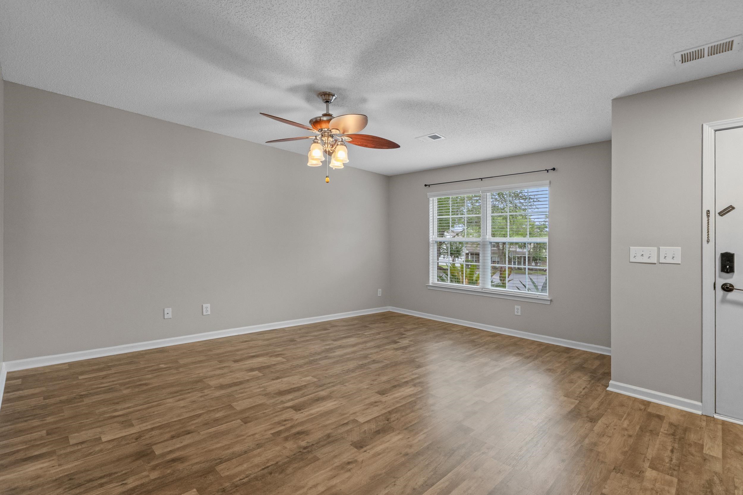 1044 Portico Loop Property Photo 15