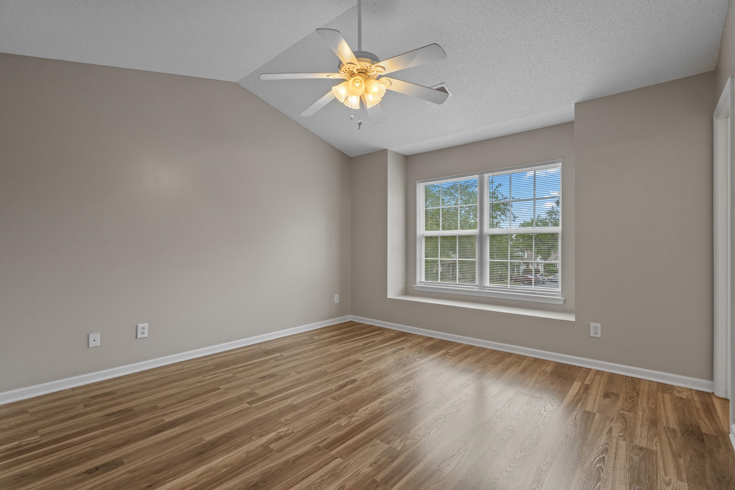 1044 Portico Loop Property Photo 27