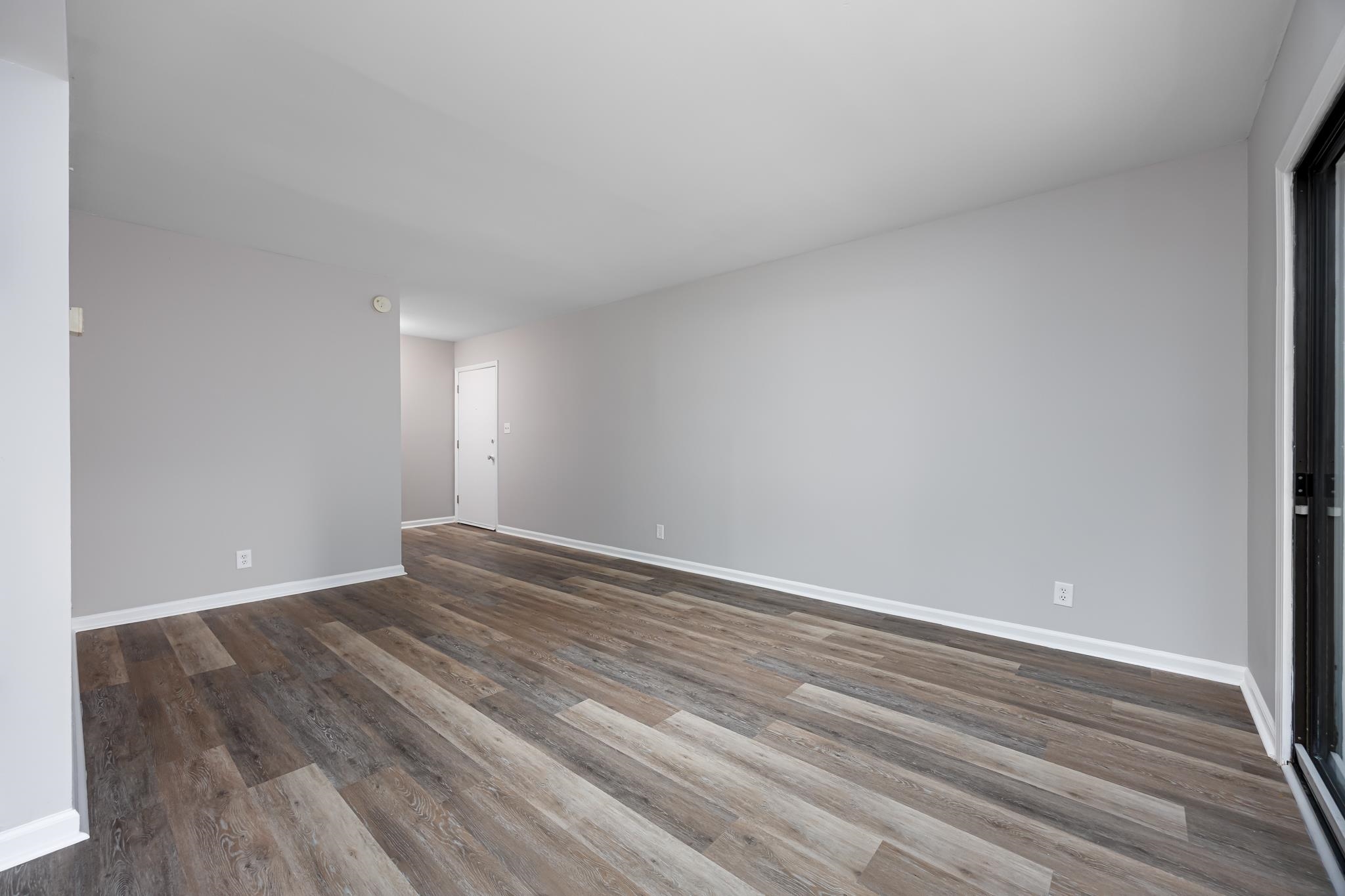 10301 N Kings Hwy. Property Photo 6