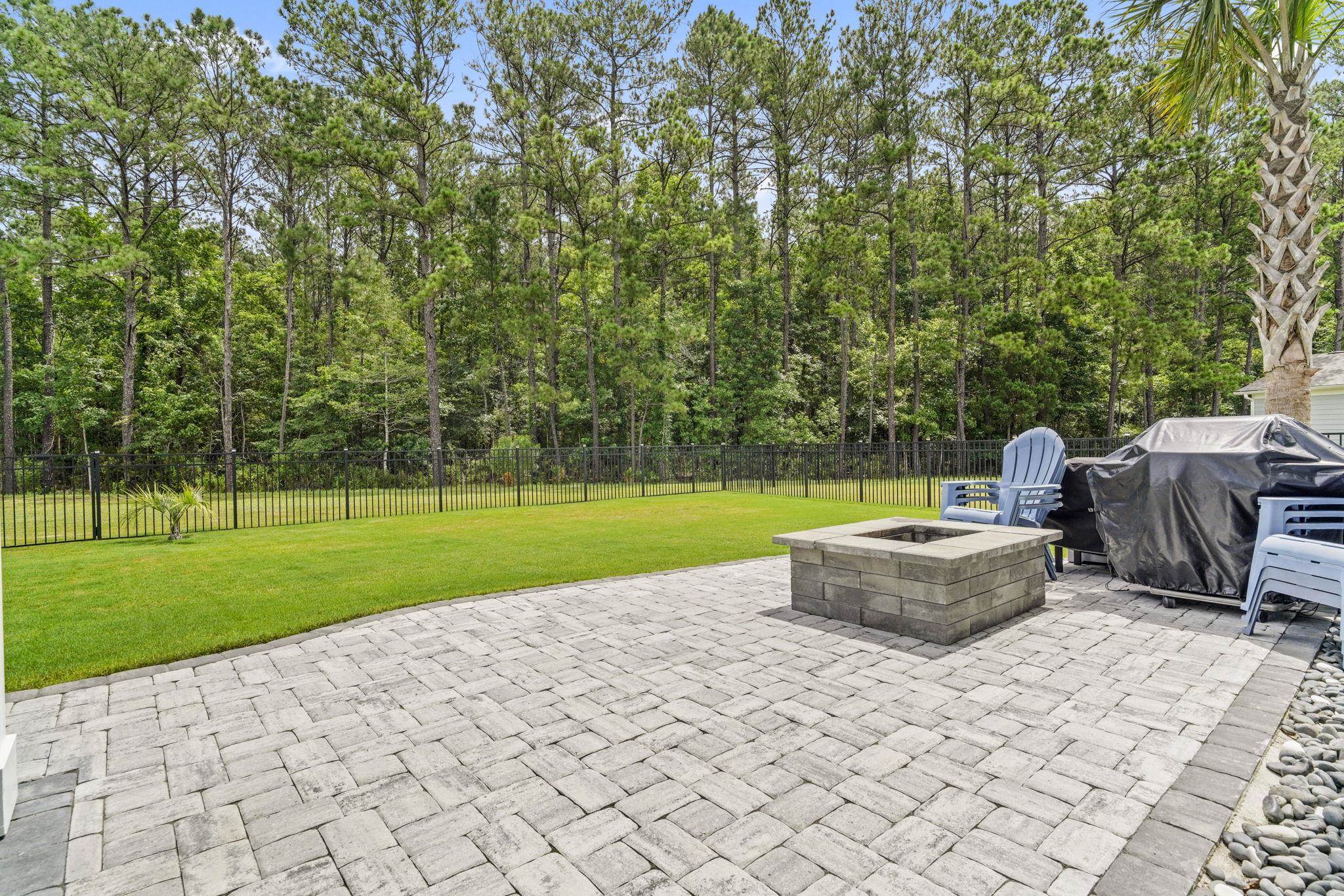 215 Delano Way Property Photo 3