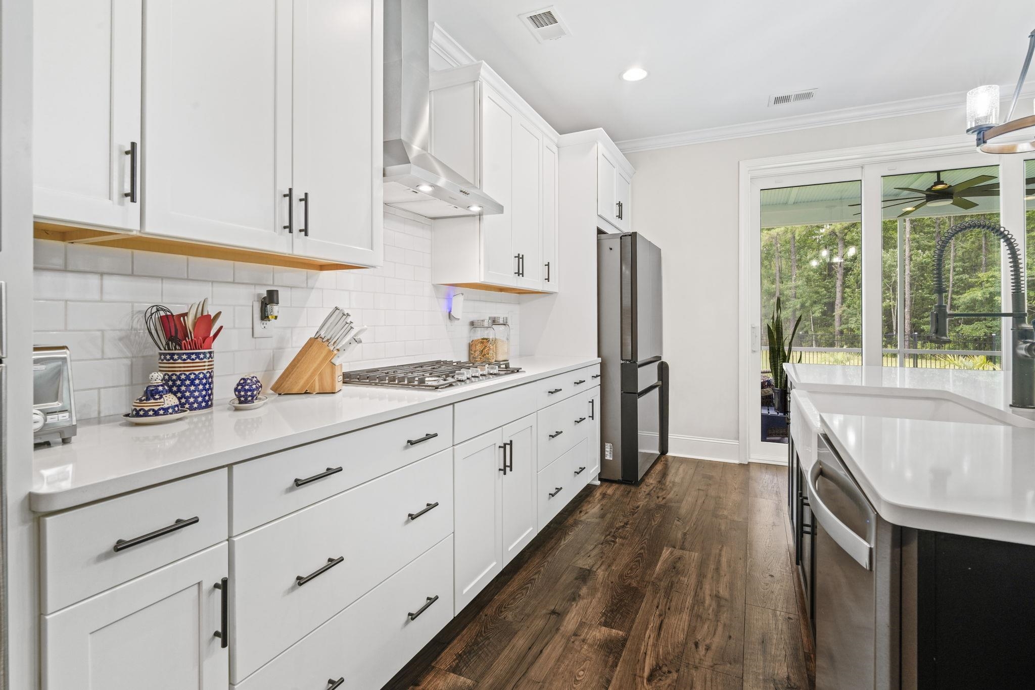 215 Delano Way Property Photo 8