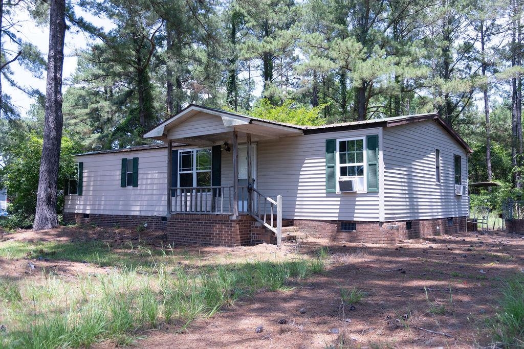 1175 Pond View Dr. Property Photo 2