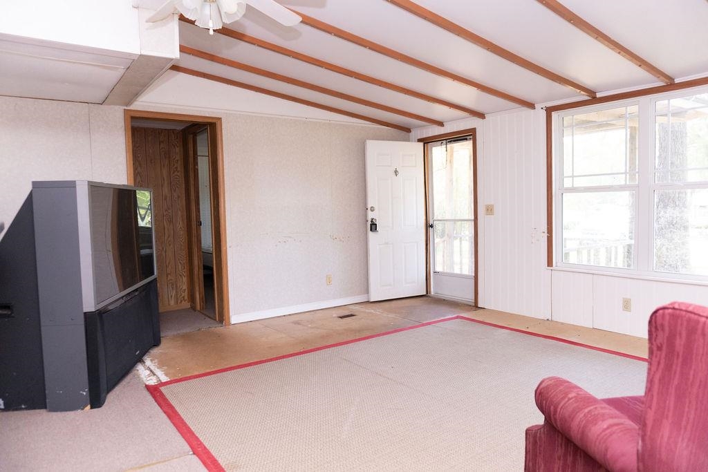 1175 Pond View Dr. Property Photo 5