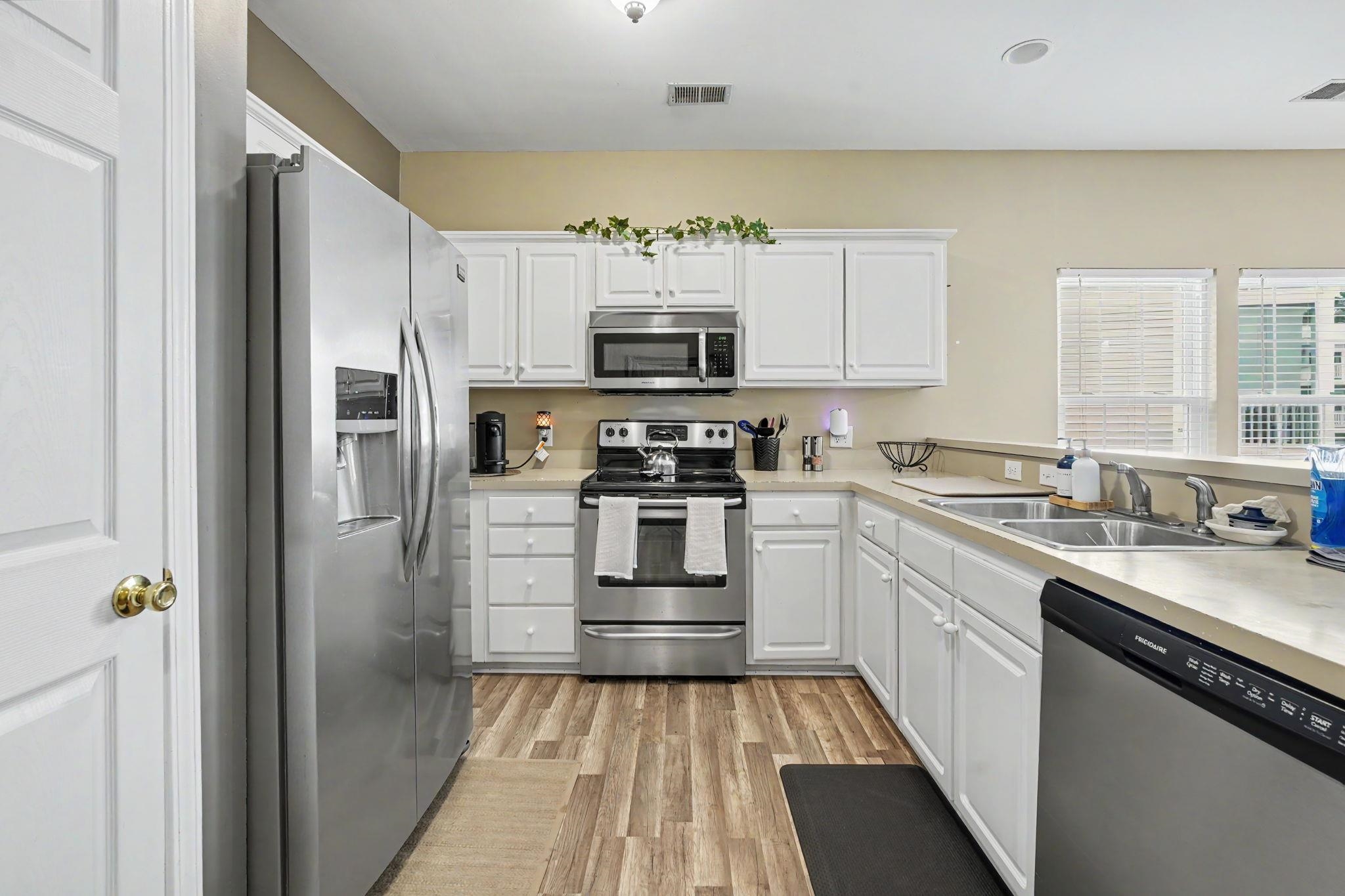 2478 Coastline Ct. Property Photo 4