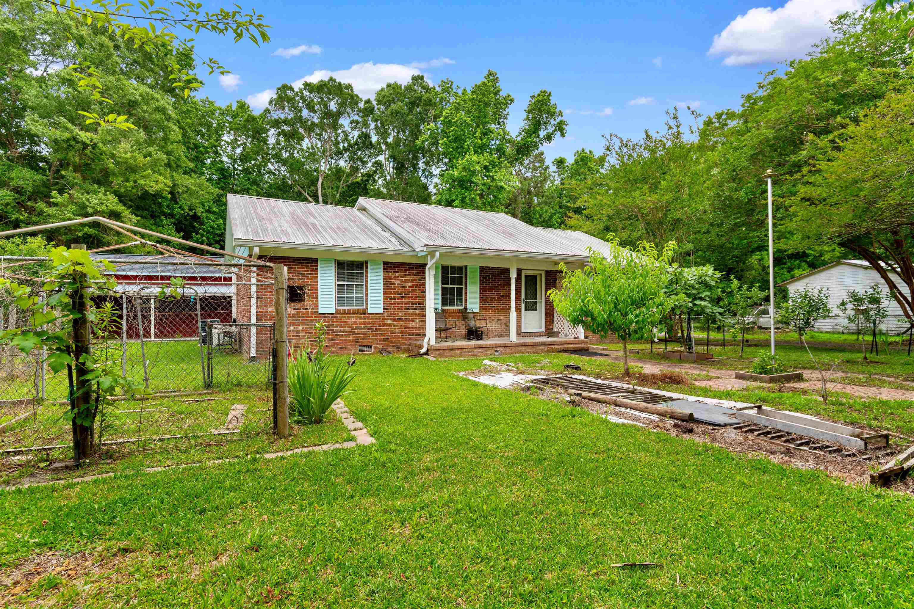 98 Wolf Dr. Property Photo 1